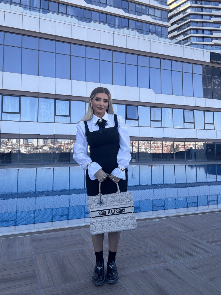 penny yaka broşlu elbise