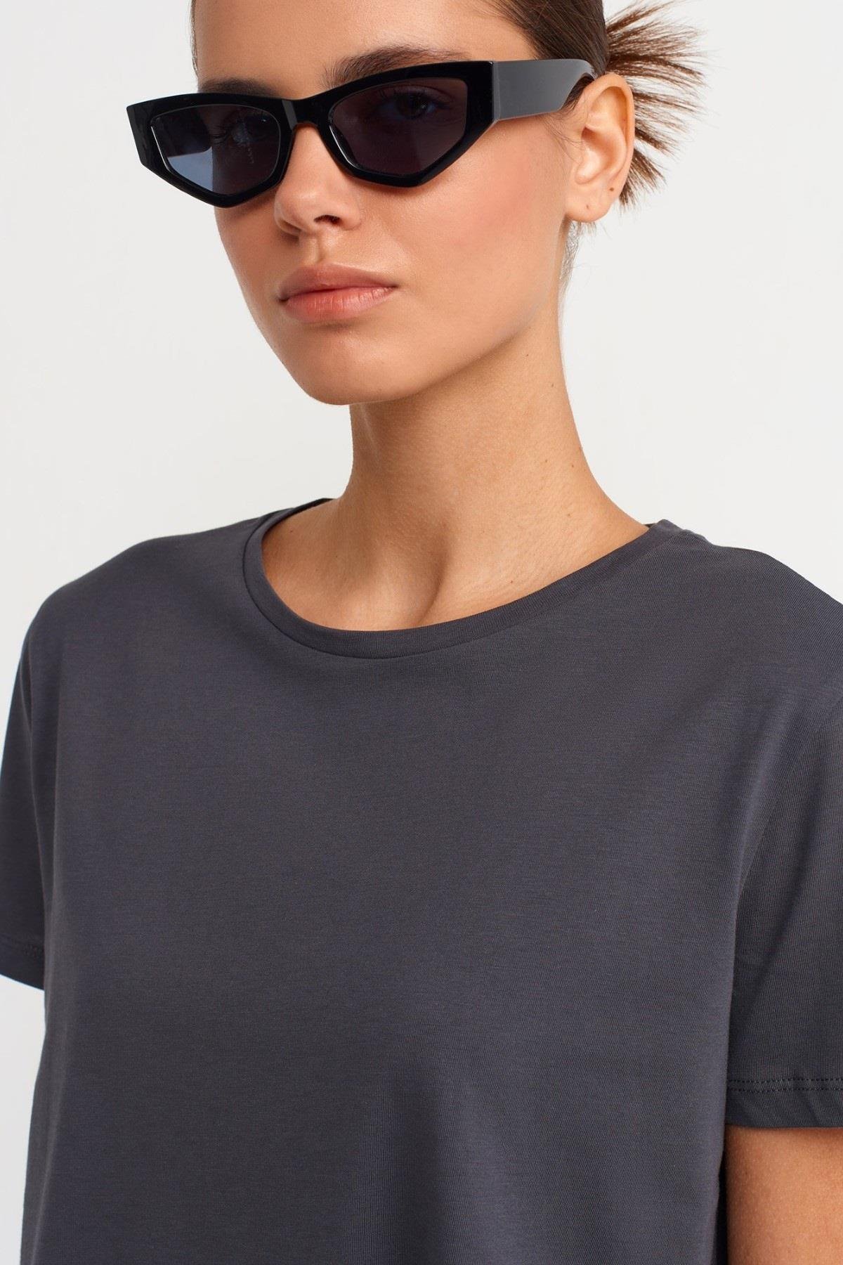 Dilvin Bisiklet Yaka %100 Pamuk Arkası Uzun Basic T-shirt 3471