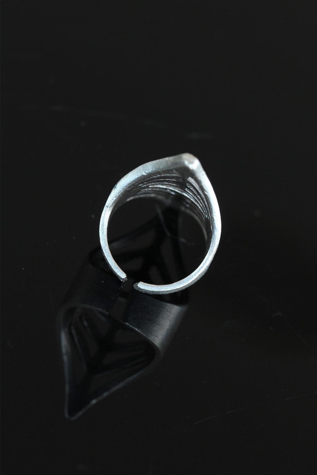 Metal Eskitme Gümüş Renk Otantik Ayarlamalı Bayan Yüzük