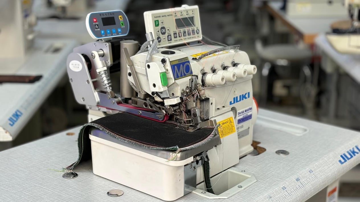 Blacktech Merdane Sistemli JUKI MO-6816S Elektronik 5 İplik Overlok Makinası