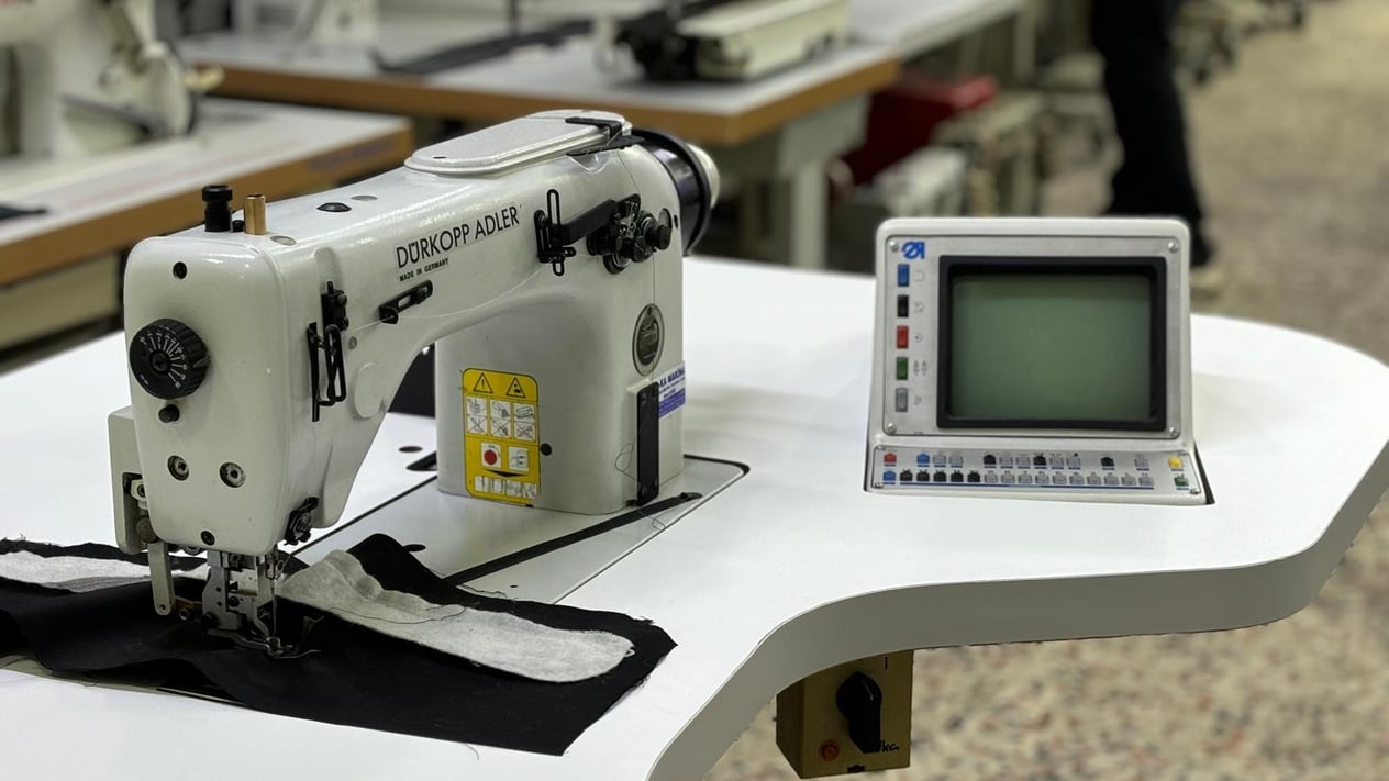 DÜRKOPP ADLER 550-12-12 Kol Hazırlama Büzgü Dikiş Makinası