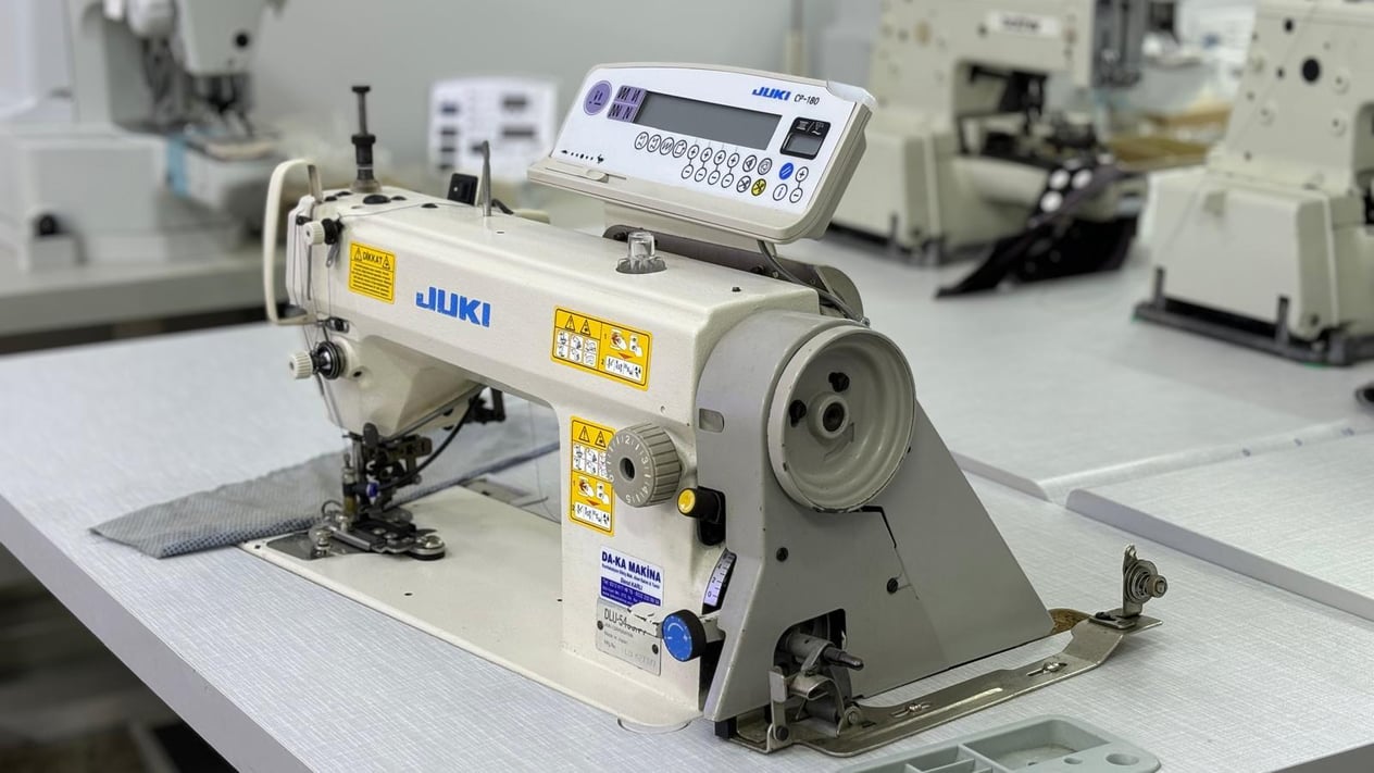 JUKI DLU-5490N-7 Örümcek Ayak Etek Kıvırma Makinası