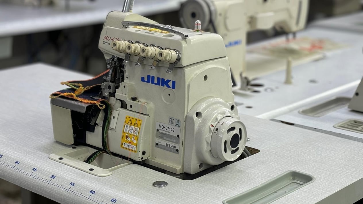 JUKI MO - 6714S 4 İplik Kafadan Motorlu Overlok Makinası