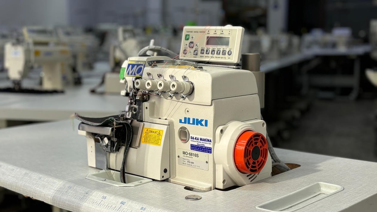 JUKI MO - 6816S Elektronik 5 İplik Overlok Dikiş Makinası