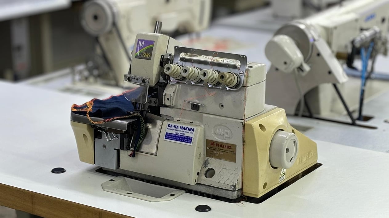 PEGASUS M 700 4 İplik Overlok Makinası