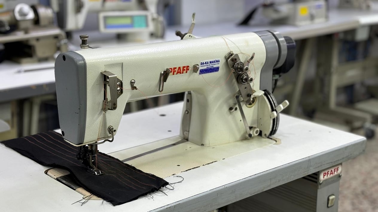 PFAFF 5483 Örümcek Ayak Zincir Dikiş Makinası
