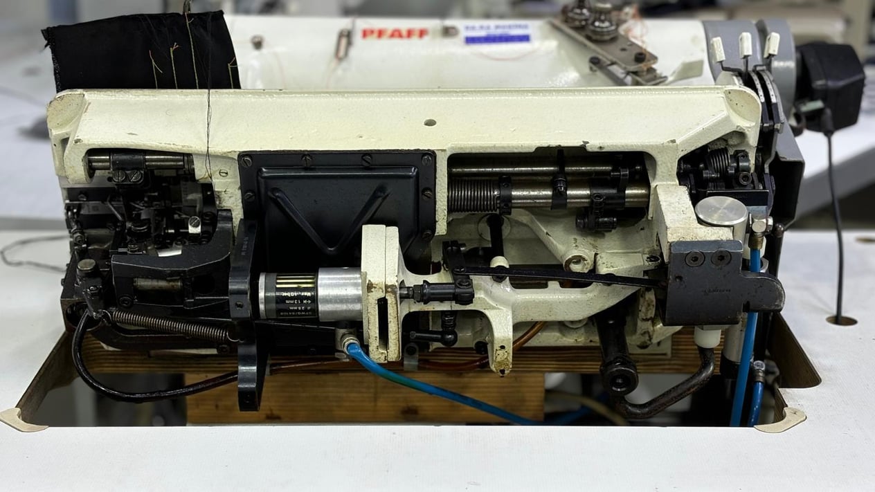 PFAFF 5483 Örümcek Ayak Zincir Dikiş Makinası