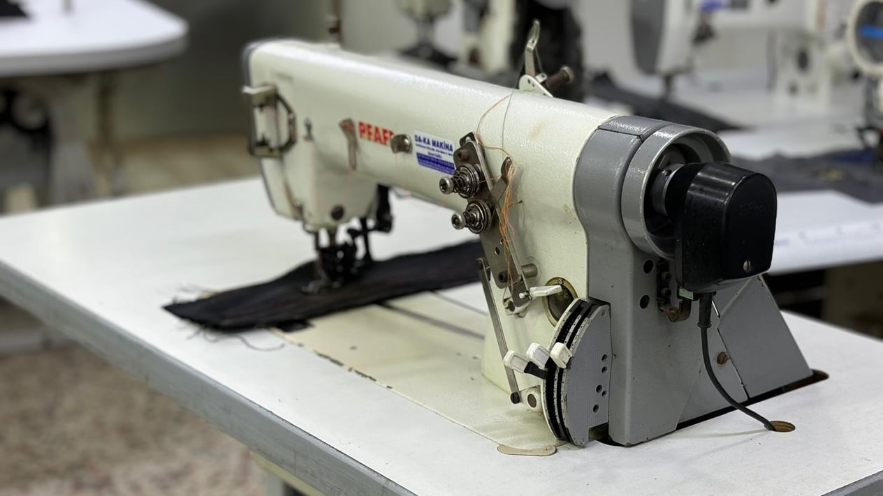 PFAFF 5483 Örümcek Ayak Zincir Dikiş Makinası