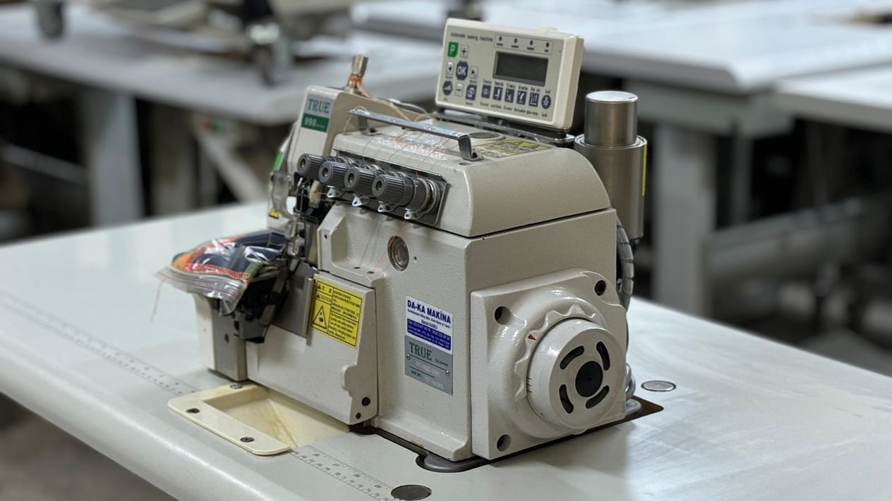 TRUE RY - 998D - 3 / BK 4 İplik Otomatik Overlok Dikiş Makinası