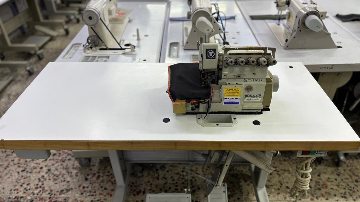 TYPICAL GN2000 6 İplik Overlok Makinası