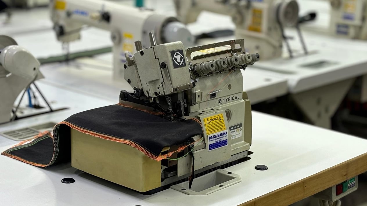TYPICAL GN2000 6 İplik Overlok Makinası