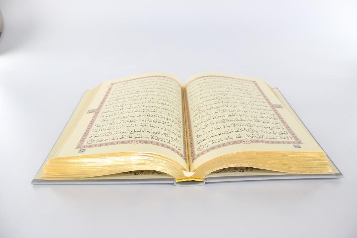 Hac ve Umre Hediyeliği - Kur'an, Seccade, Tesbih SETİ - GRİHac ve Umre Hediyelik Set - Kur'an, Yasin, Tesbih, Seccade