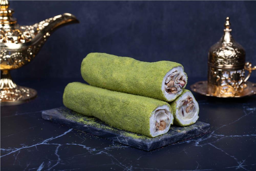 Yeşil Velvet Kaplı Bademli Beyaz Kremalı Sultan Sarma 