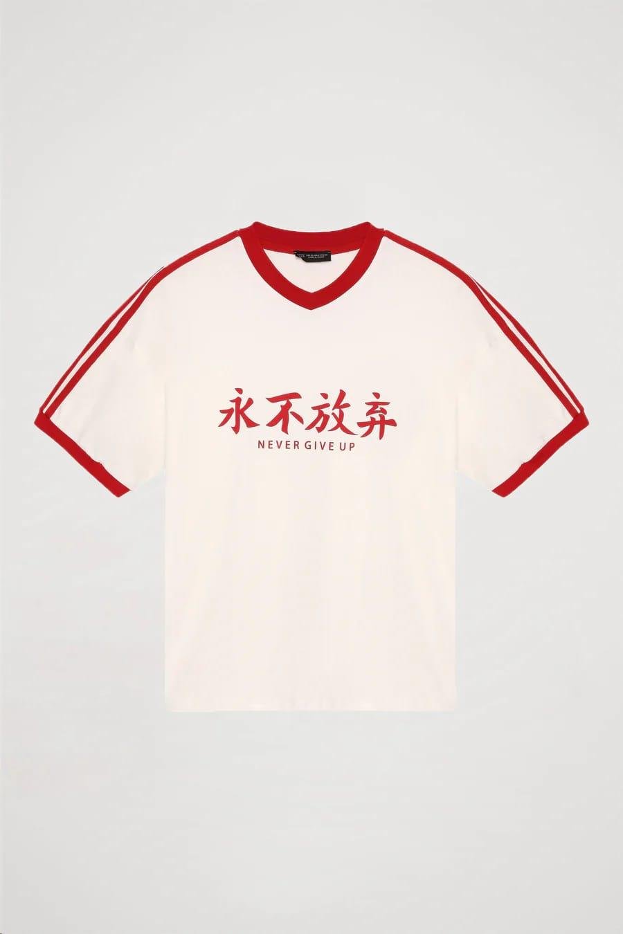 Beyaz Kırmızı Şerit Detaylı Tshirt