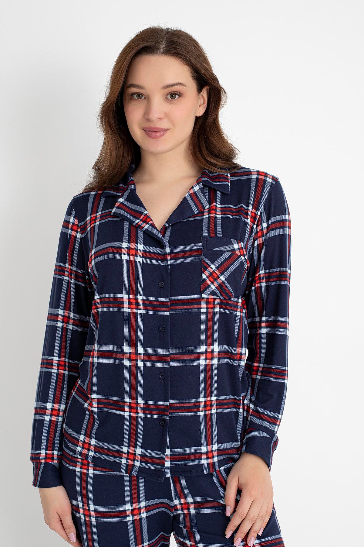 Kadın Ekose Desenli Lacivert Düğmeli Pijama Takımı – Modern ve Konforlu | DOFİ