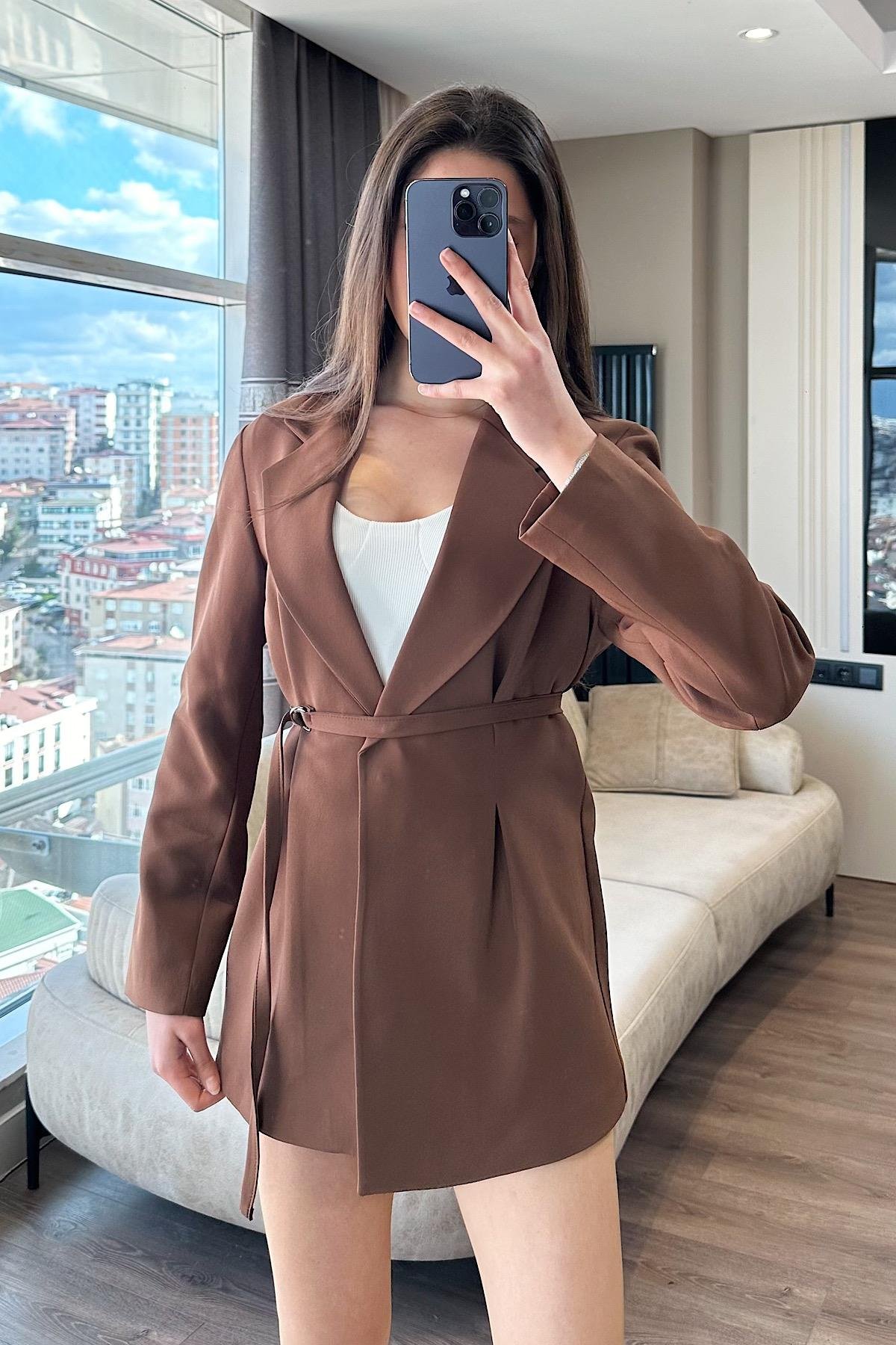 KUŞAKLI PİLELİ BLAZER CEKET