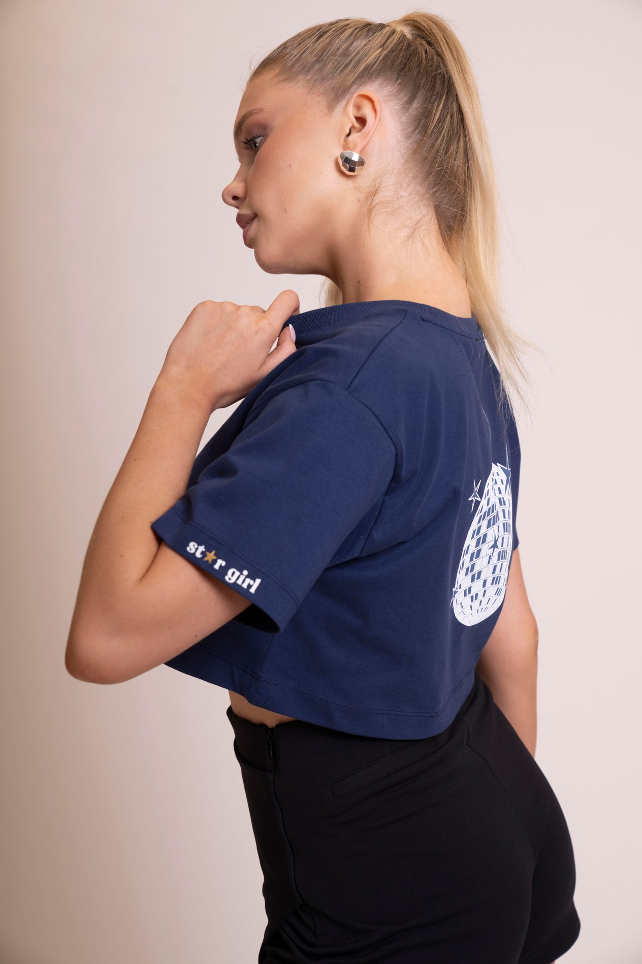 AFLOOW Delicate Kadın Lacivert Oversize Kısa Kollu Crop Tişört – Sırtı Baskılı Disco Top Tasarımı, Günlük Rahat Stil, Sokak Modası