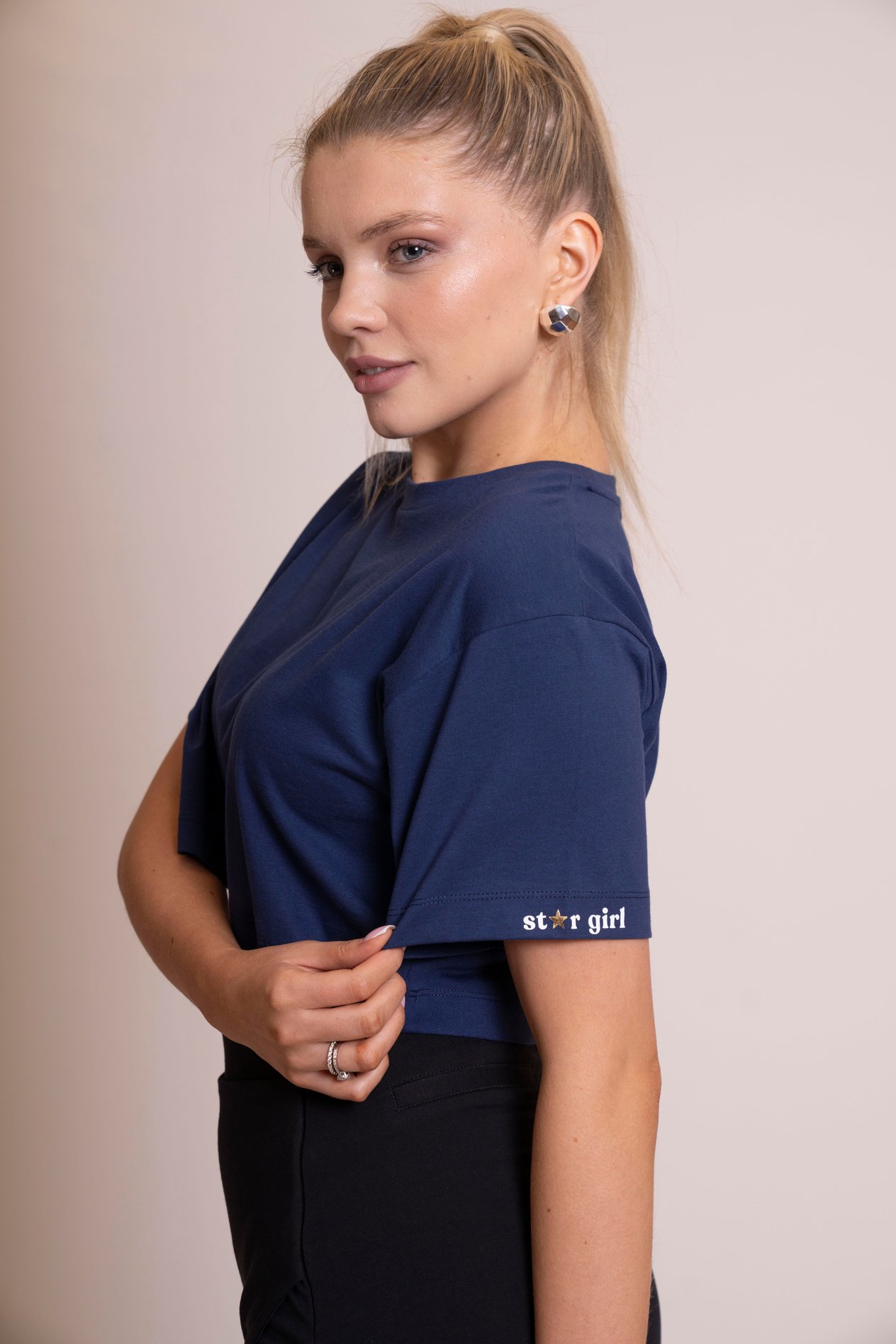AFLOOW Delicate Kadın Lacivert Oversize Kısa Kollu Crop Tişört – Sırtı Baskılı Disco Top Tasarımı, Günlük Rahat Stil, Sokak Modası