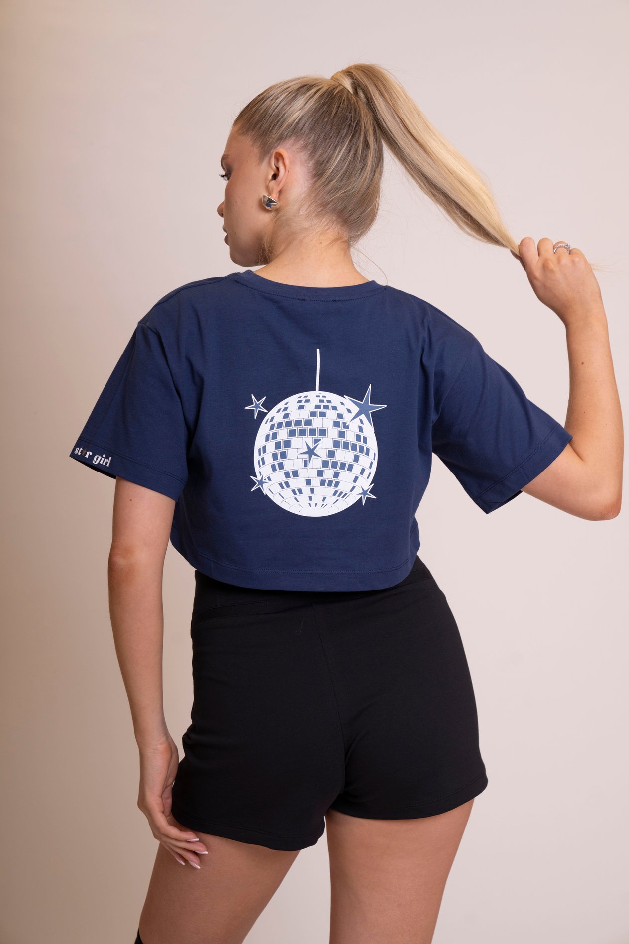 AFLOOW Delicate Kadın Lacivert Oversize Kısa Kollu Crop Tişört – Sırtı Baskılı Disco Top Tasarımı, Günlük Rahat Stil, Sokak Modası