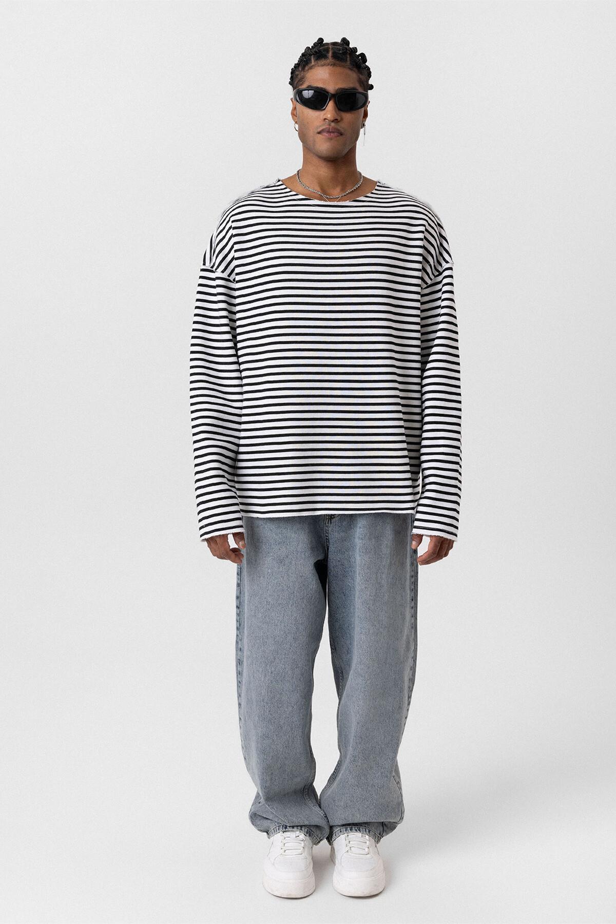 Yaka Detaylı Oversize Sweatshirt Ekru