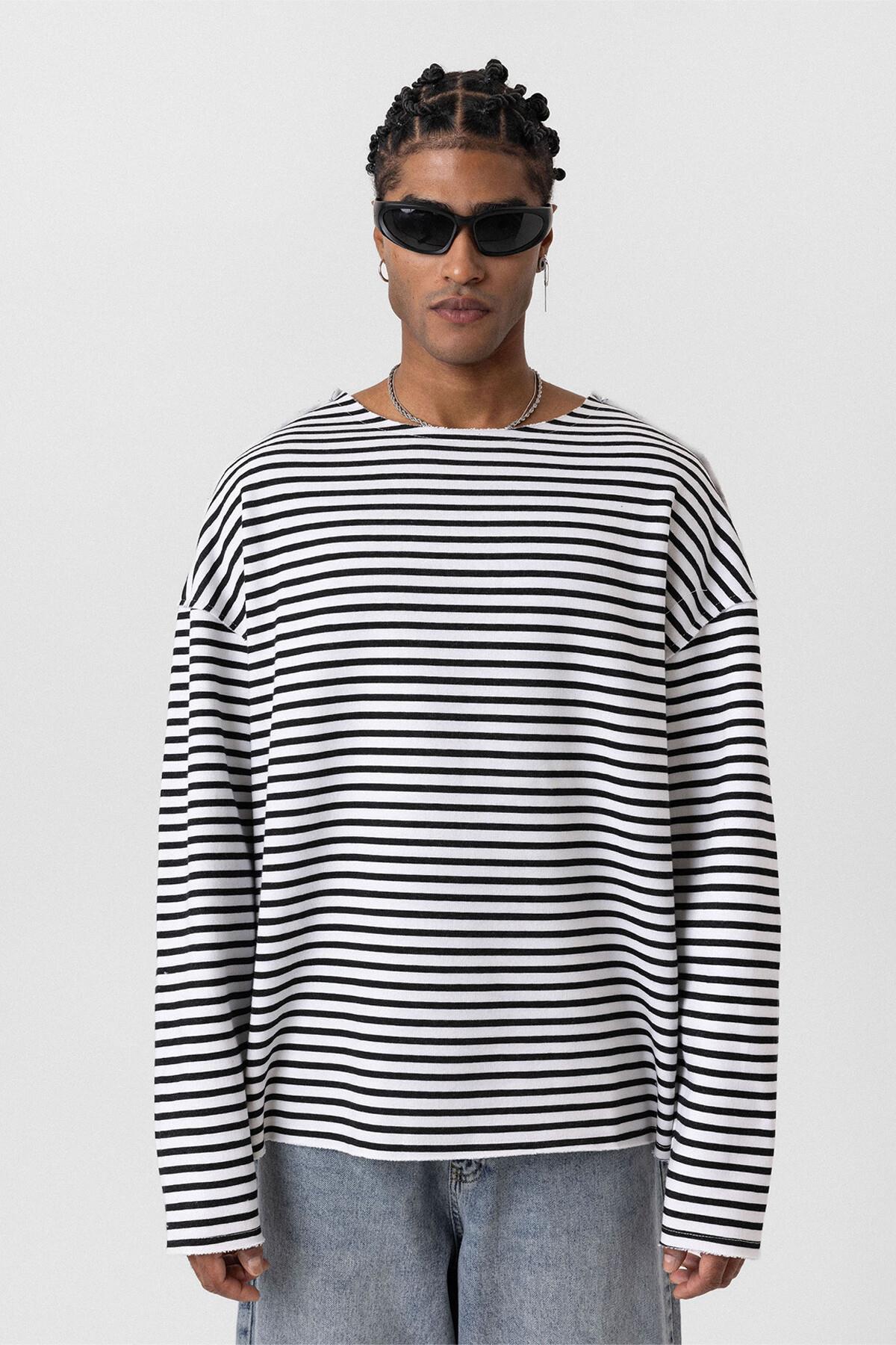 Yaka Detaylı Oversize Sweatshirt Ekru