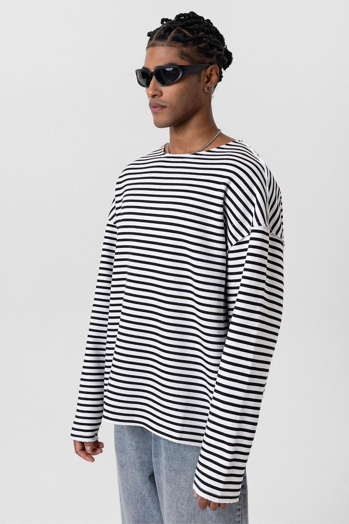 Yaka Detaylı Oversize Sweatshirt Ekru