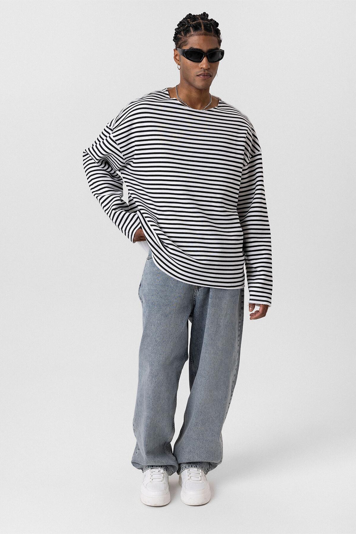 Yaka Detaylı Oversize Sweatshirt Ekru