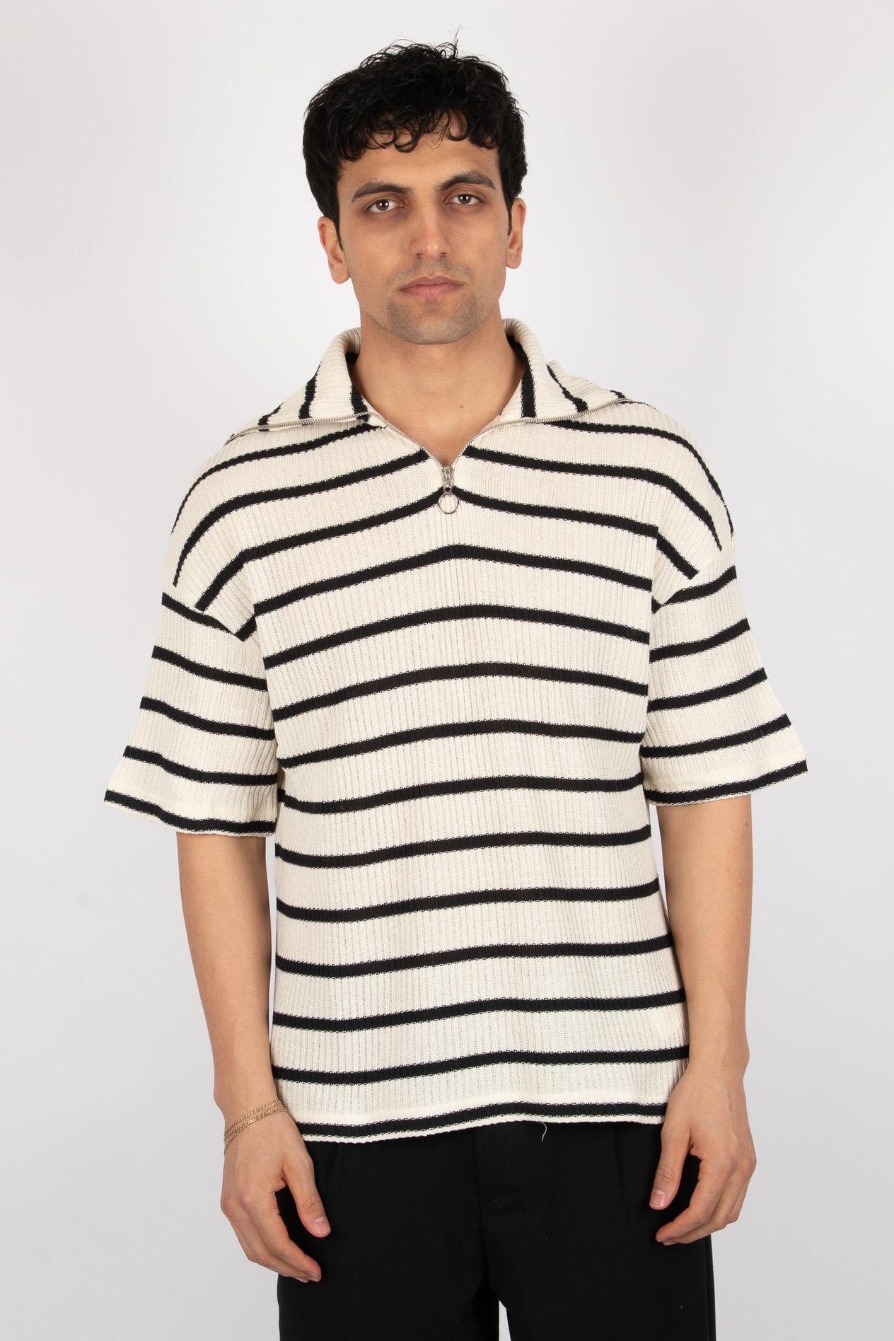 Boğazlı fermuarlı çizgili örgü tshirt