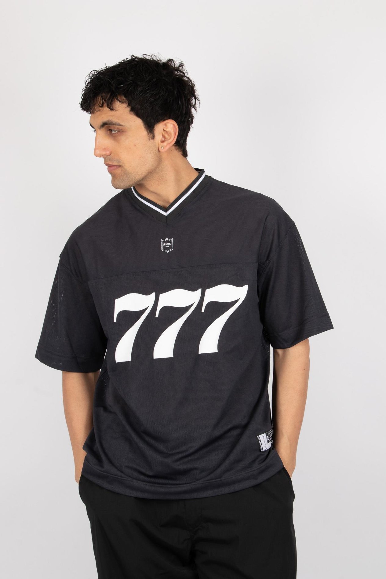 Gri 777 basıkılı oversize v yaka forma kumaş tshirt