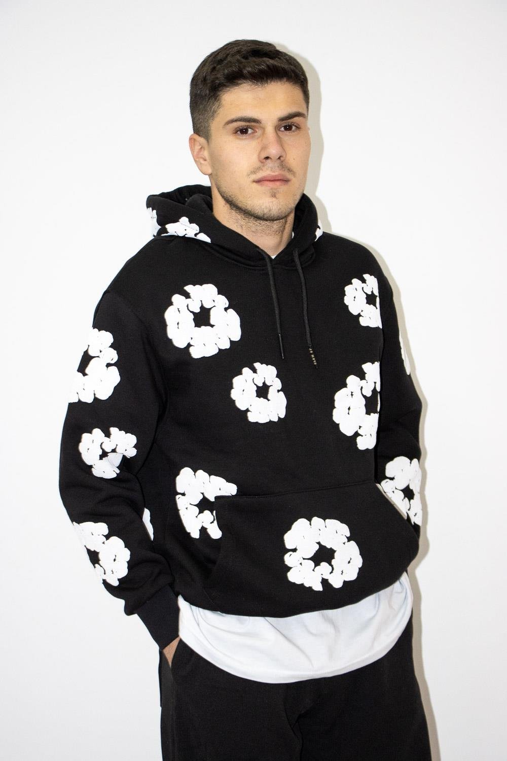 Siyah Çiçek Desenli Sweatshirt