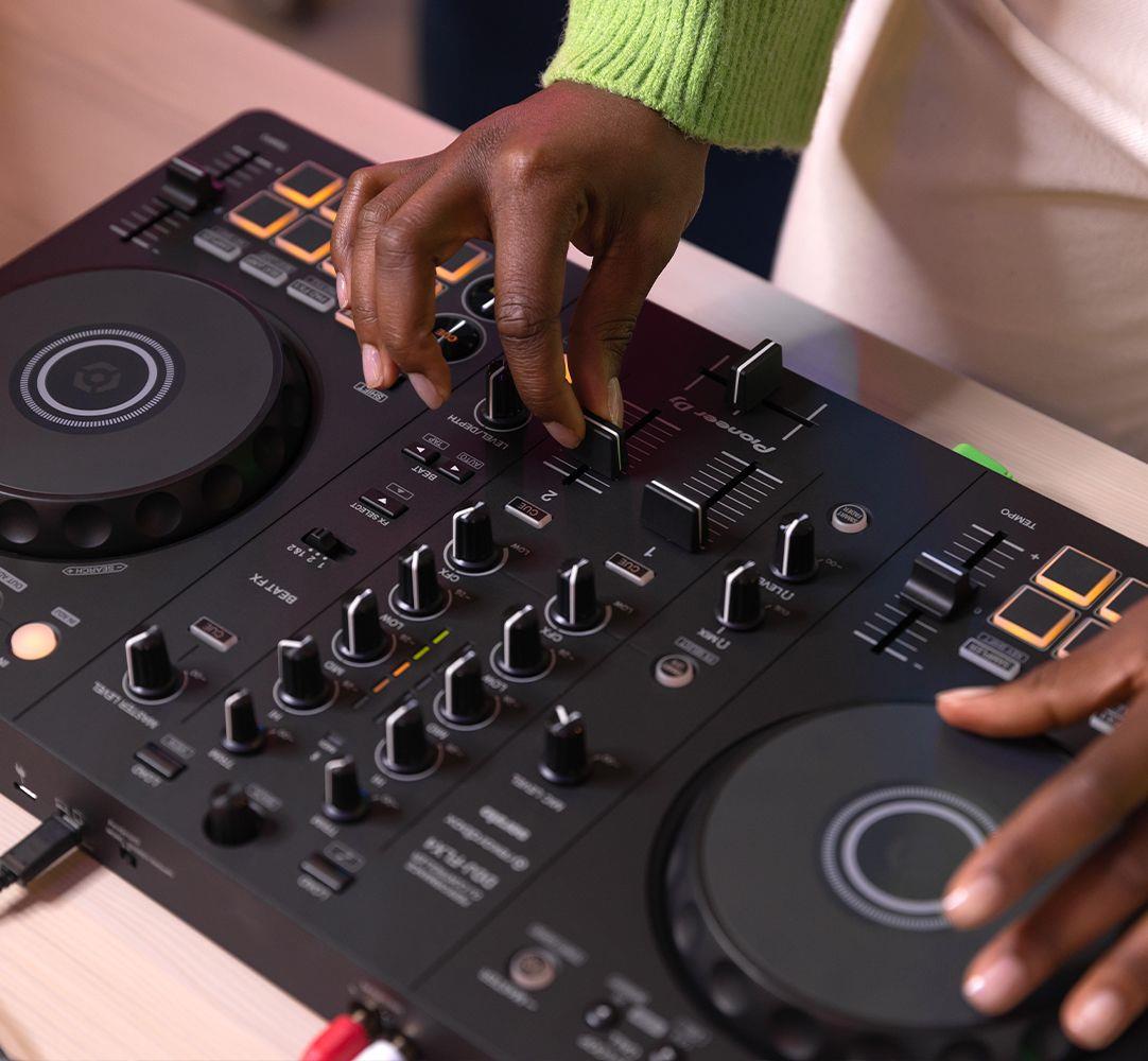 Pioneer DJ DDJ-FLX4 DJ Setup