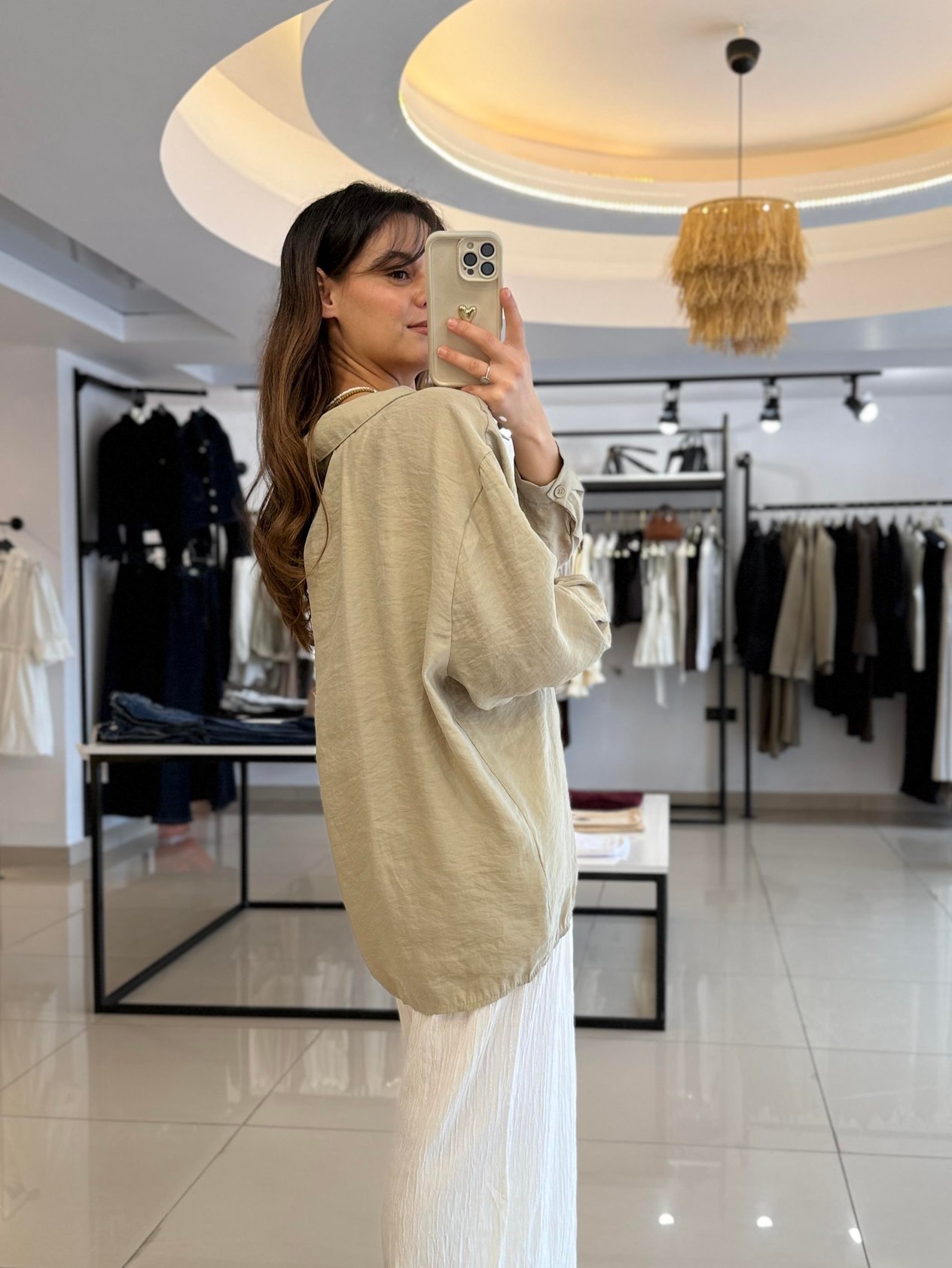 ZEYTİN YEŞİLİ DÜŞÜK OMUZ OVERSIZE TENSEL GÖMLEK
