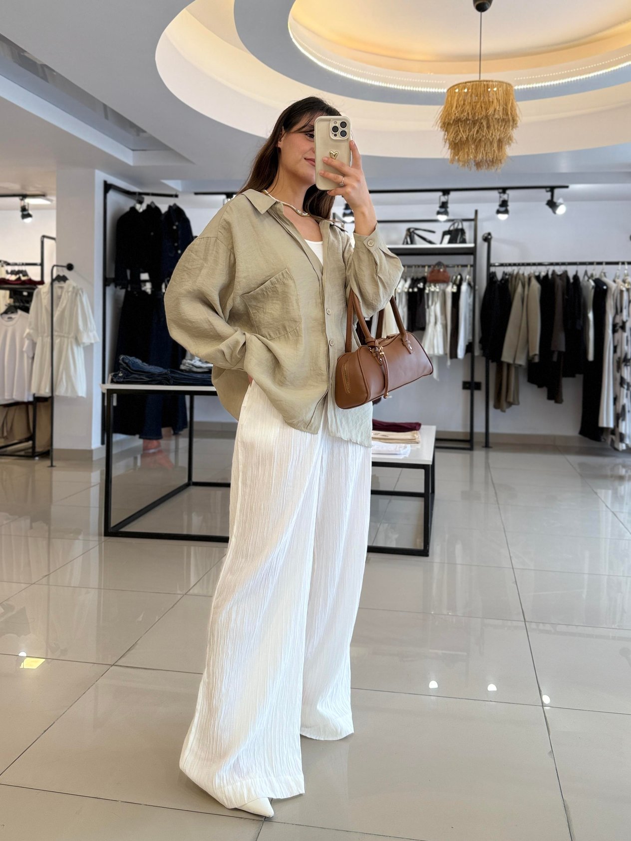 ZEYTİN YEŞİLİ DÜŞÜK OMUZ OVERSIZE TENSEL GÖMLEK