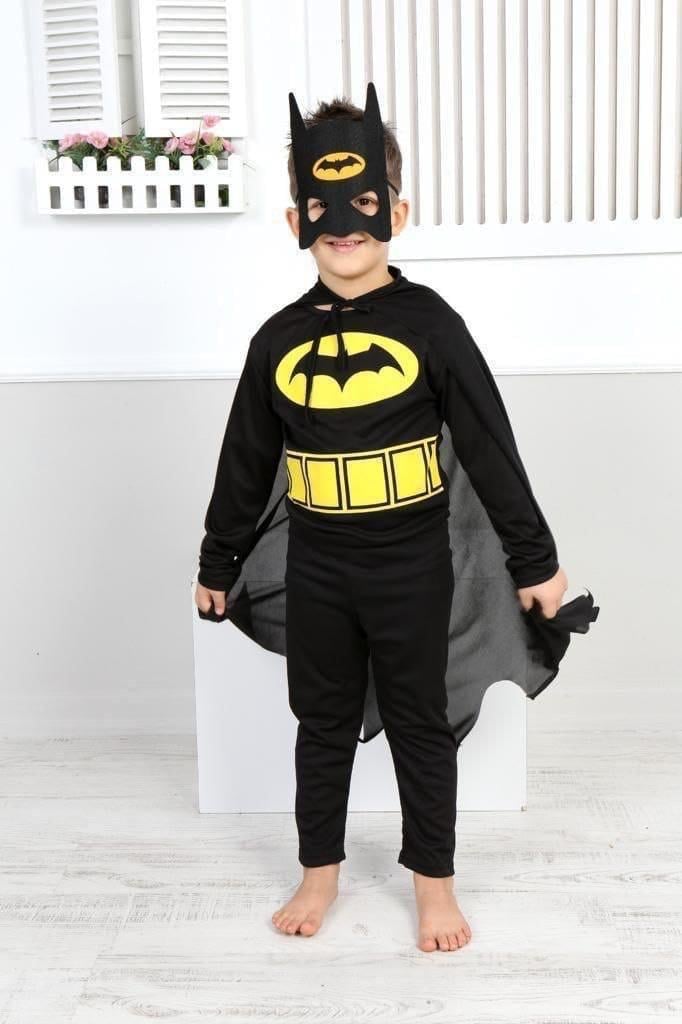 Batman pelerinli kostüm