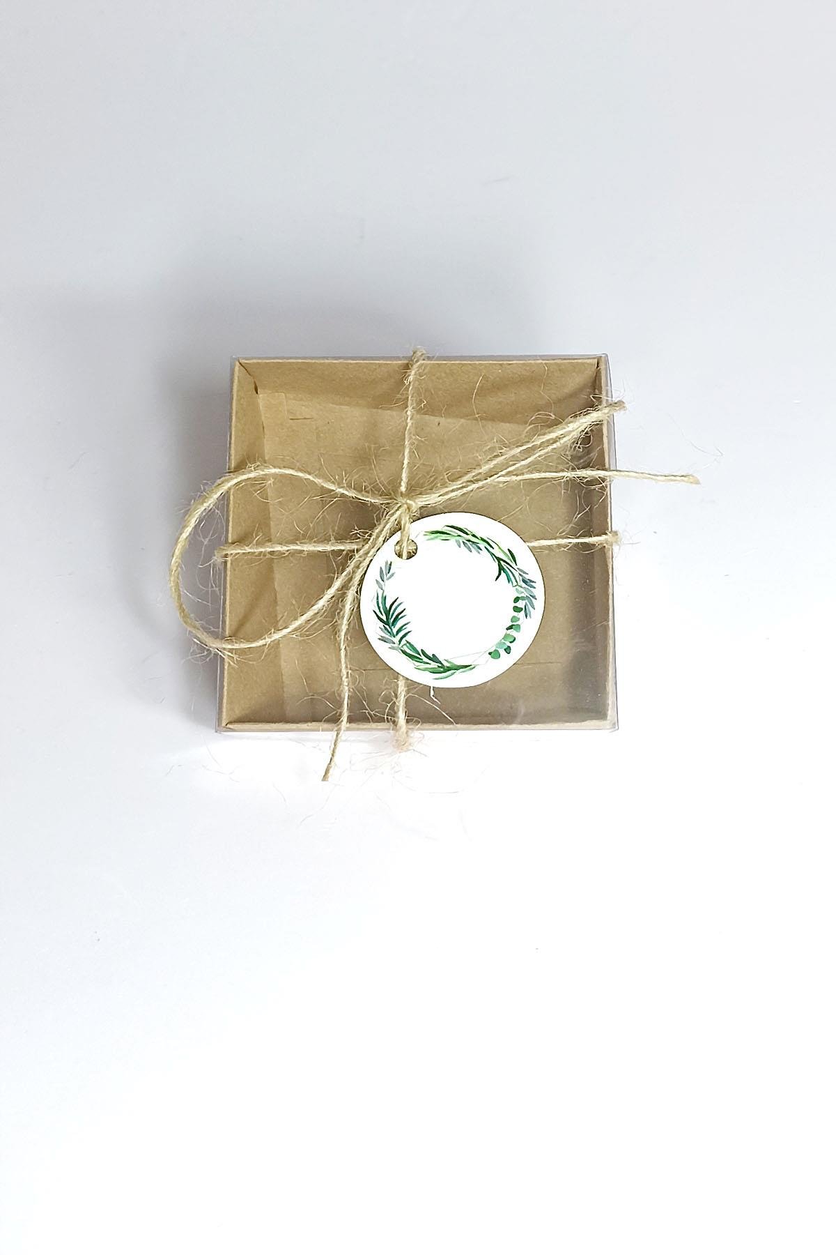 Beyaz Etiket Baskılı, Kraft Asetat Kapaklı Kutu,15 Adet Ipli Hediyelik Kutusu Set ( 8x8x3 Cm )