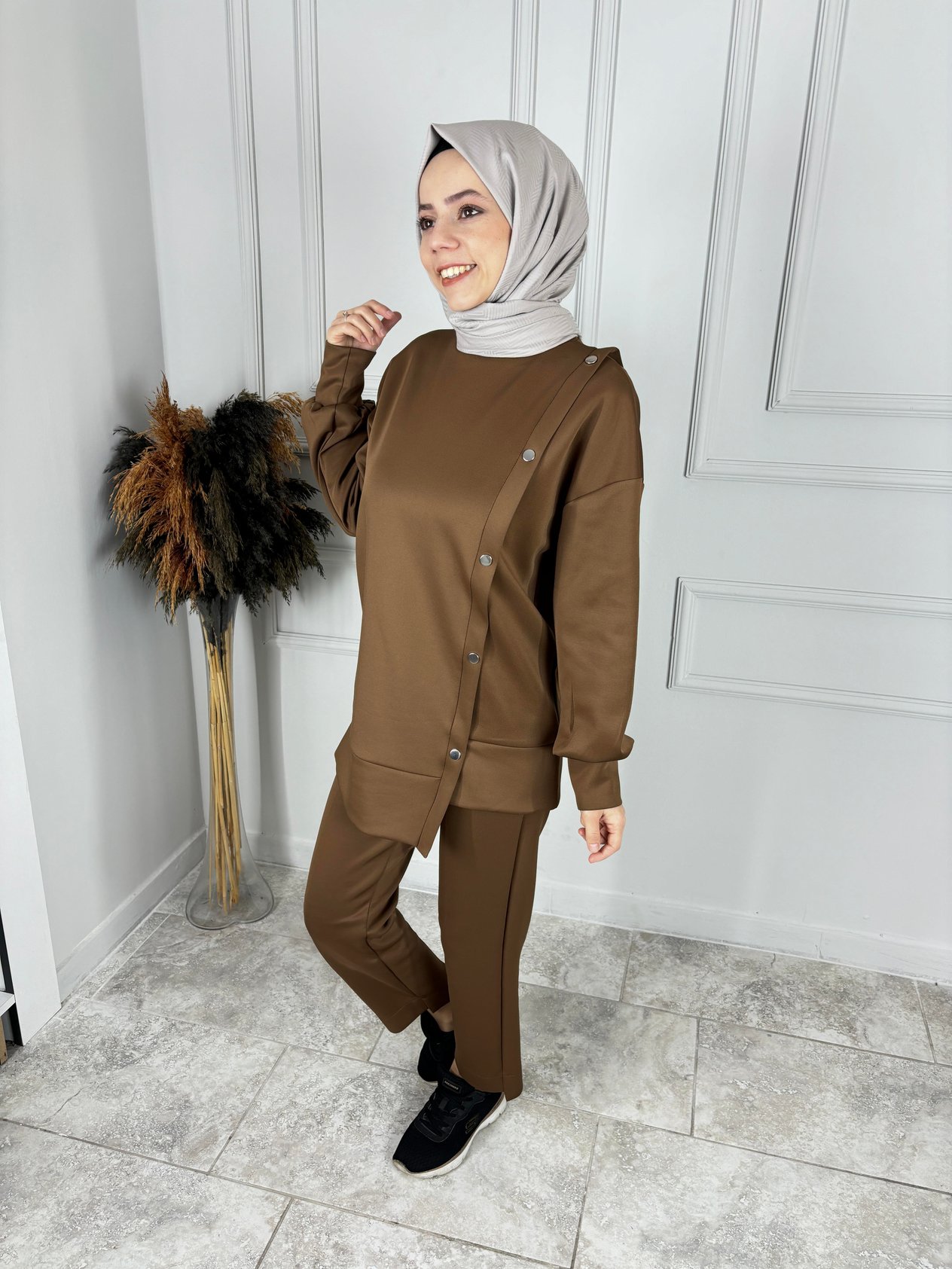 ASİMETRİK DETAY SCUBA PANTOLONLU TAKIM  KAHVERENGİ