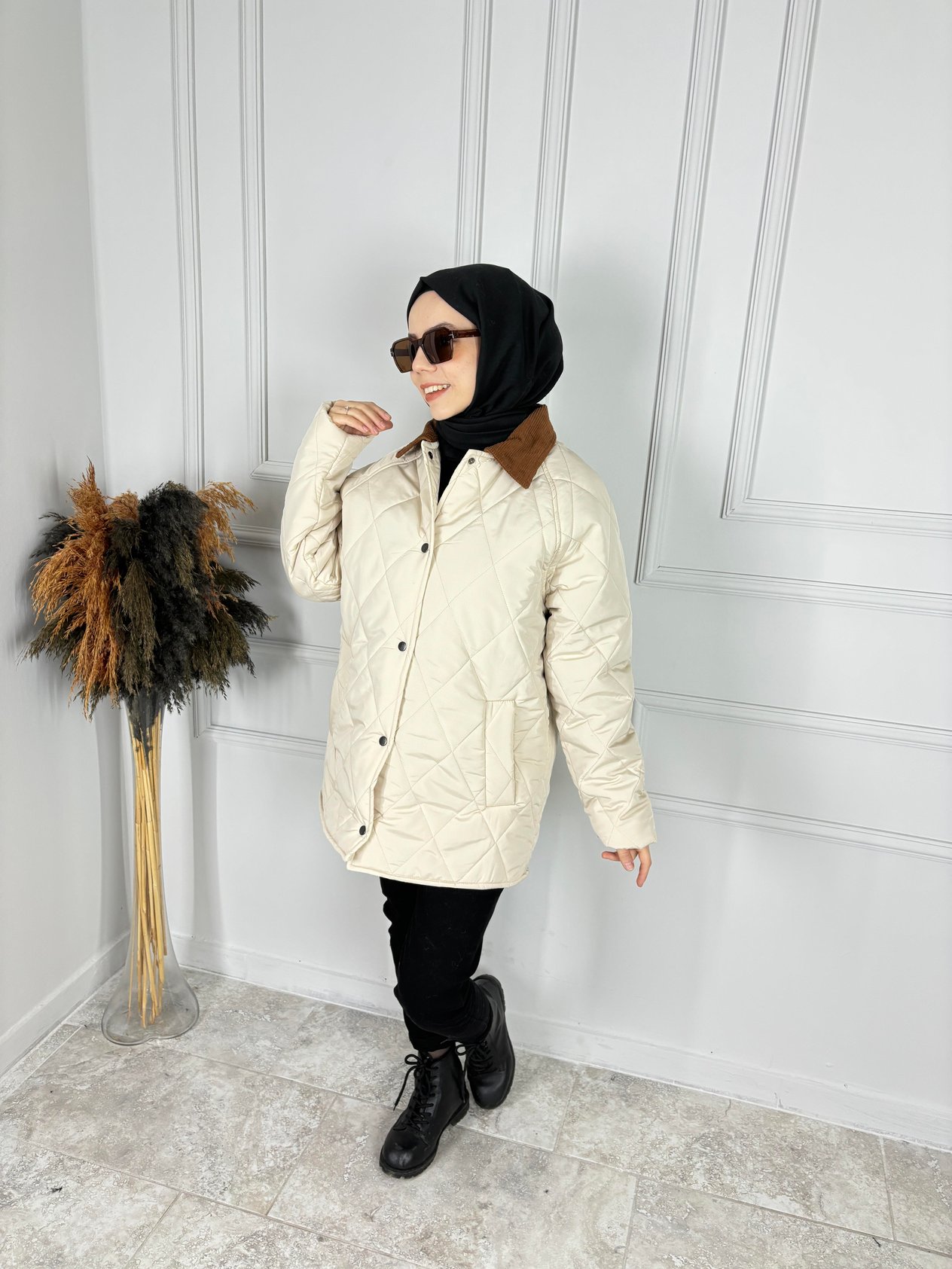 YAKA RENKLİ KAPİTONE MONT BEJ