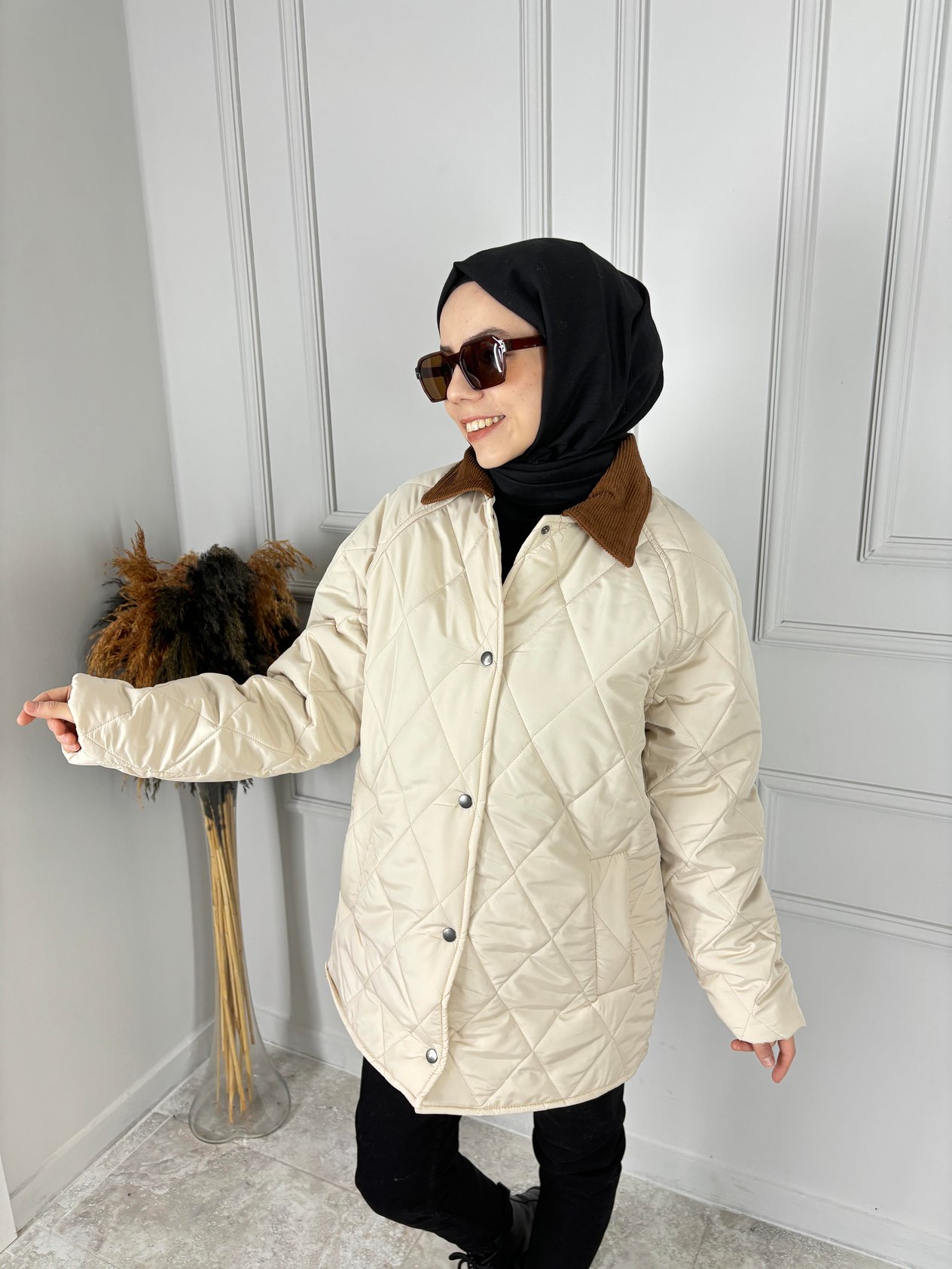 YAKA RENKLİ KAPİTONE MONT BEJ