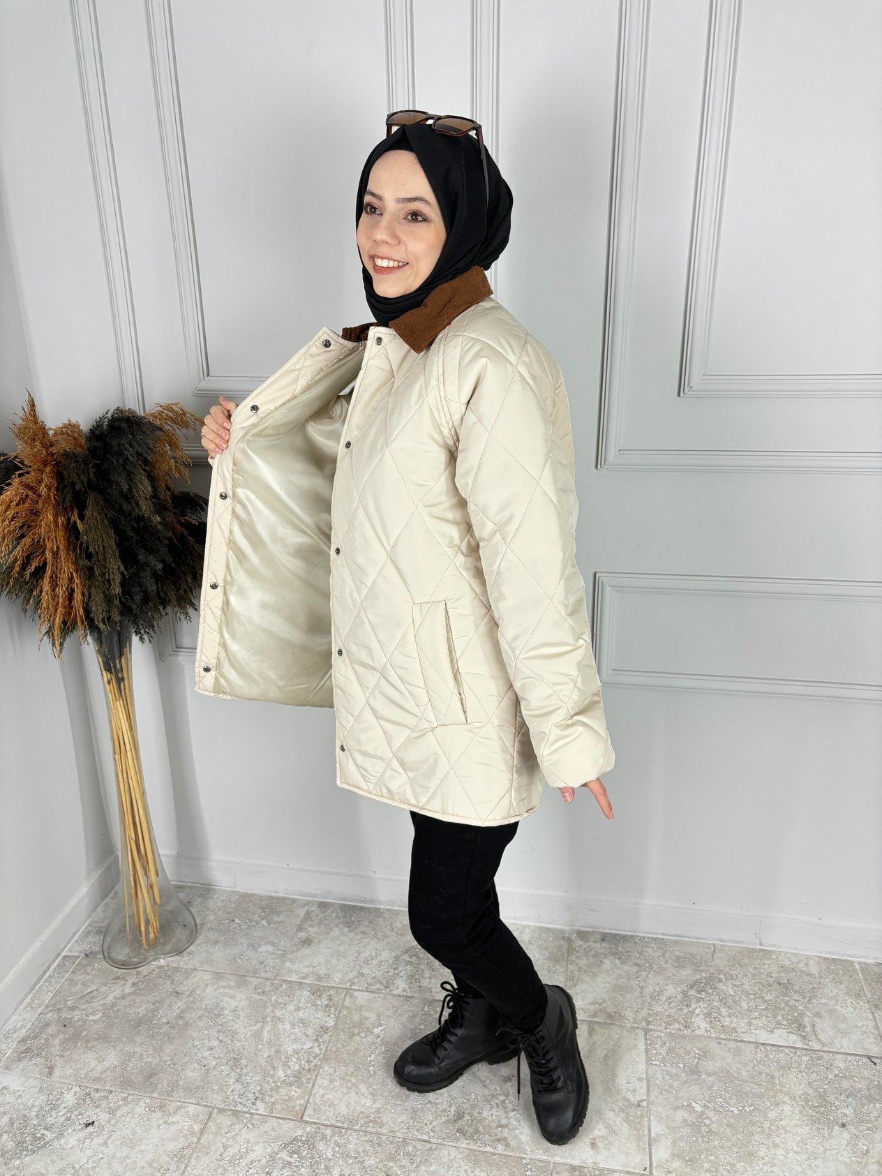 YAKA RENKLİ KAPİTONE MONT BEJ