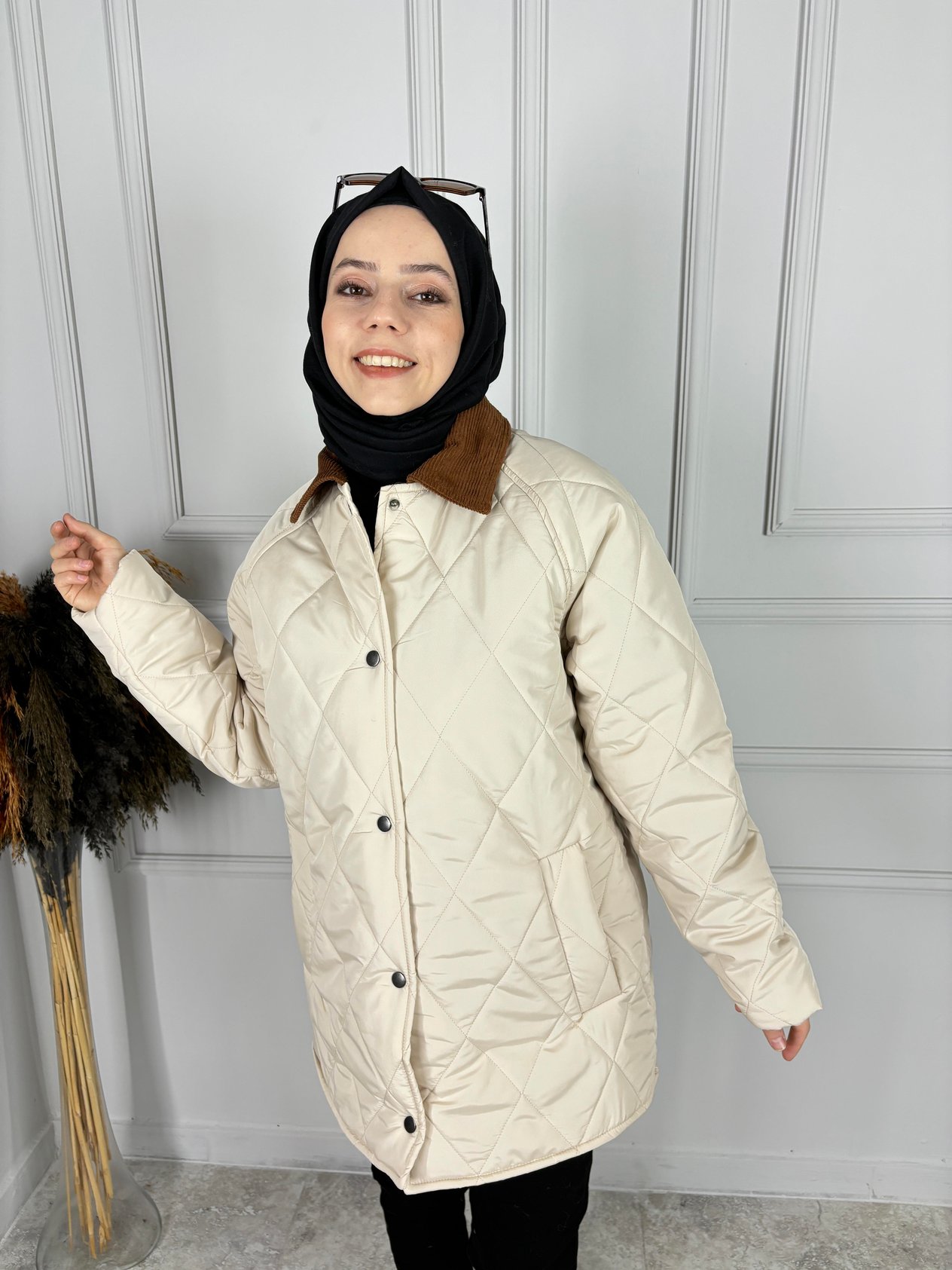 YAKA RENKLİ KAPİTONE MONT BEJ