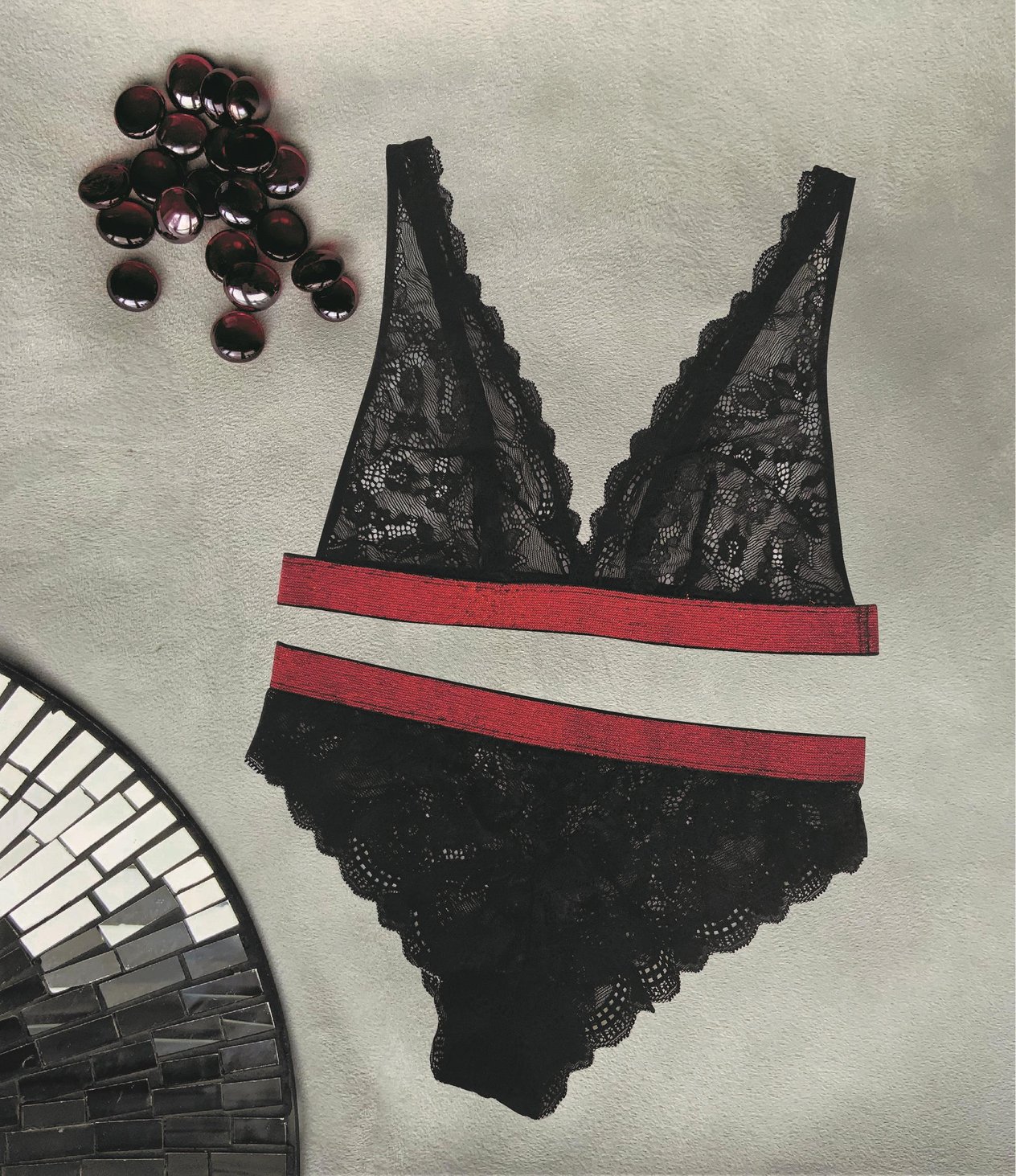 YILBAŞI SİMLİ KIRMIZI LASTİKLİ SİYAH BRALET TAKIM DS200250BR