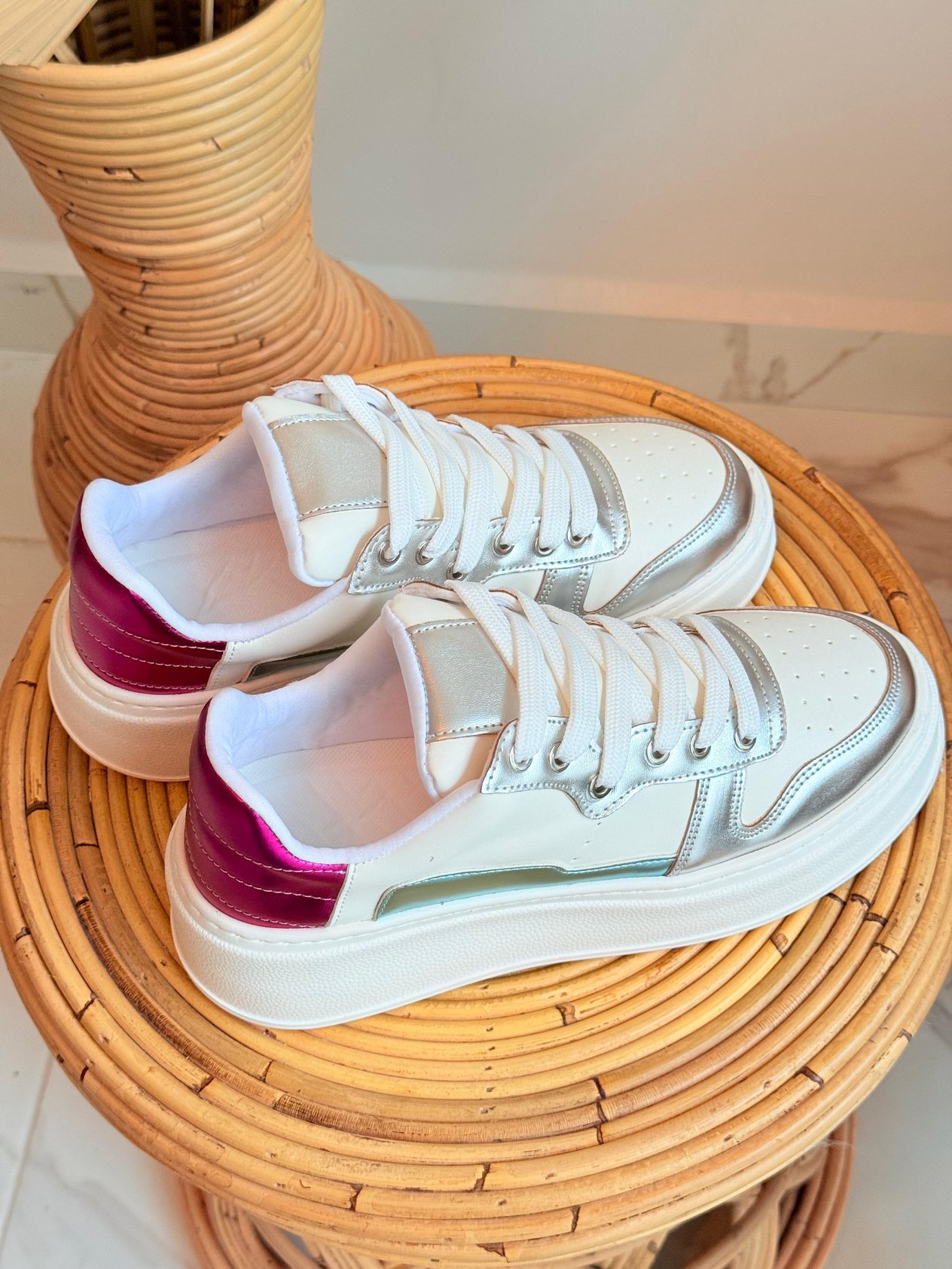DARLA BEYAZ-FUŞYA HOLOGRAM DETAYLI BAĞCIKLI SNEAKERS