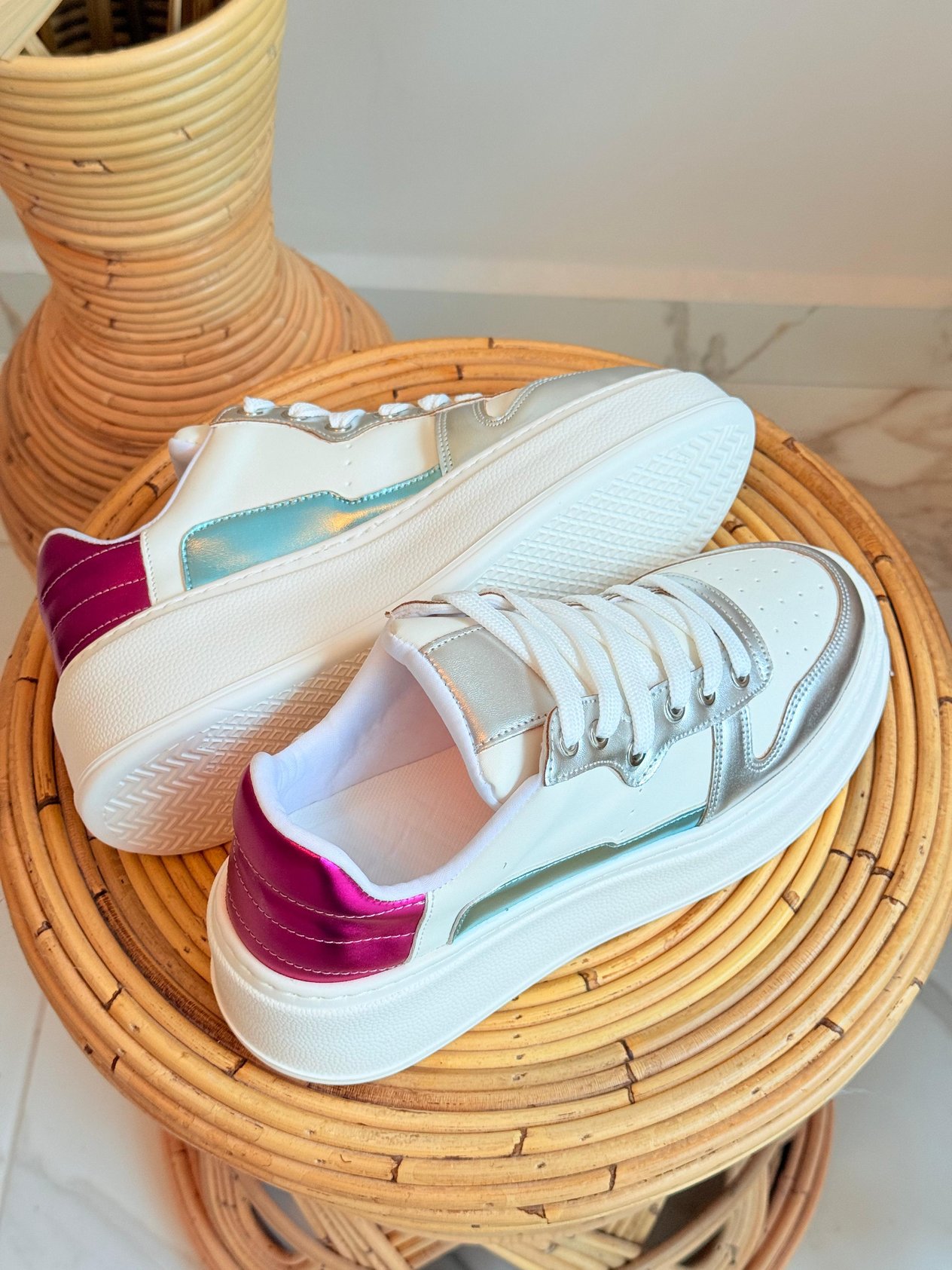 DARLA BEYAZ-FUŞYA HOLOGRAM DETAYLI BAĞCIKLI SNEAKERS