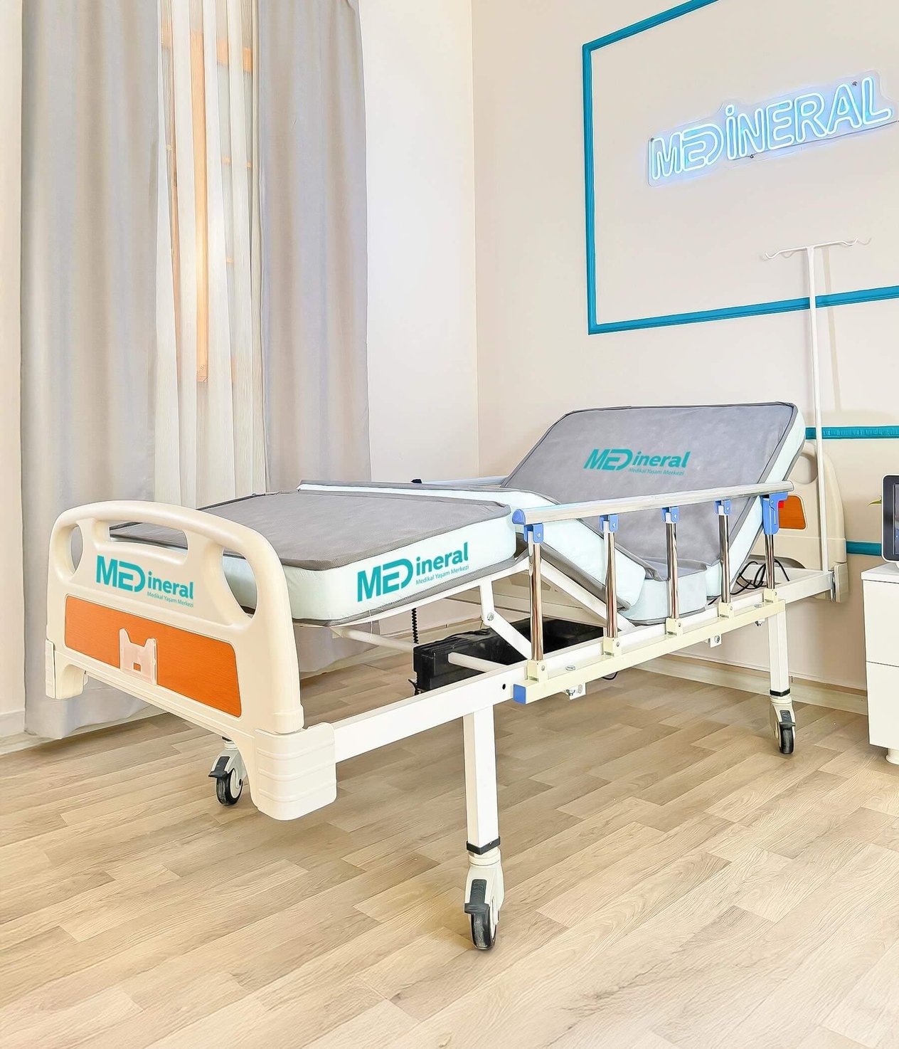 2 Motorlu Tabanca Korkuluklu Hasta Karyolası