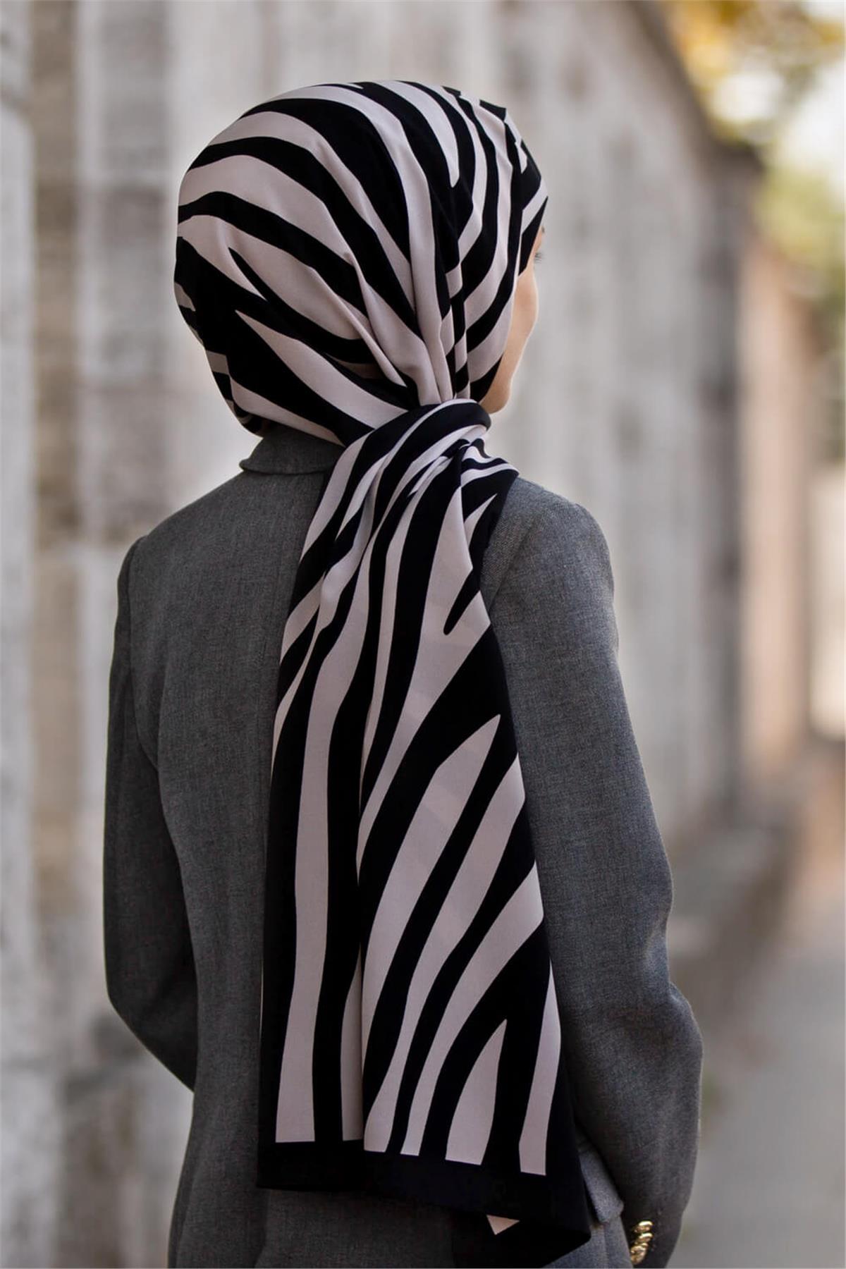 LÜKS MEDİNE İPEĞİ ZEBRA DESENLİ SİYAH - SÜTLÜKAHVE RENKLİ 75X195 KIRIŞMAZ ŞAL MOSS KREP DİKİŞ TİPİ İTALYAN DİKİŞLİ