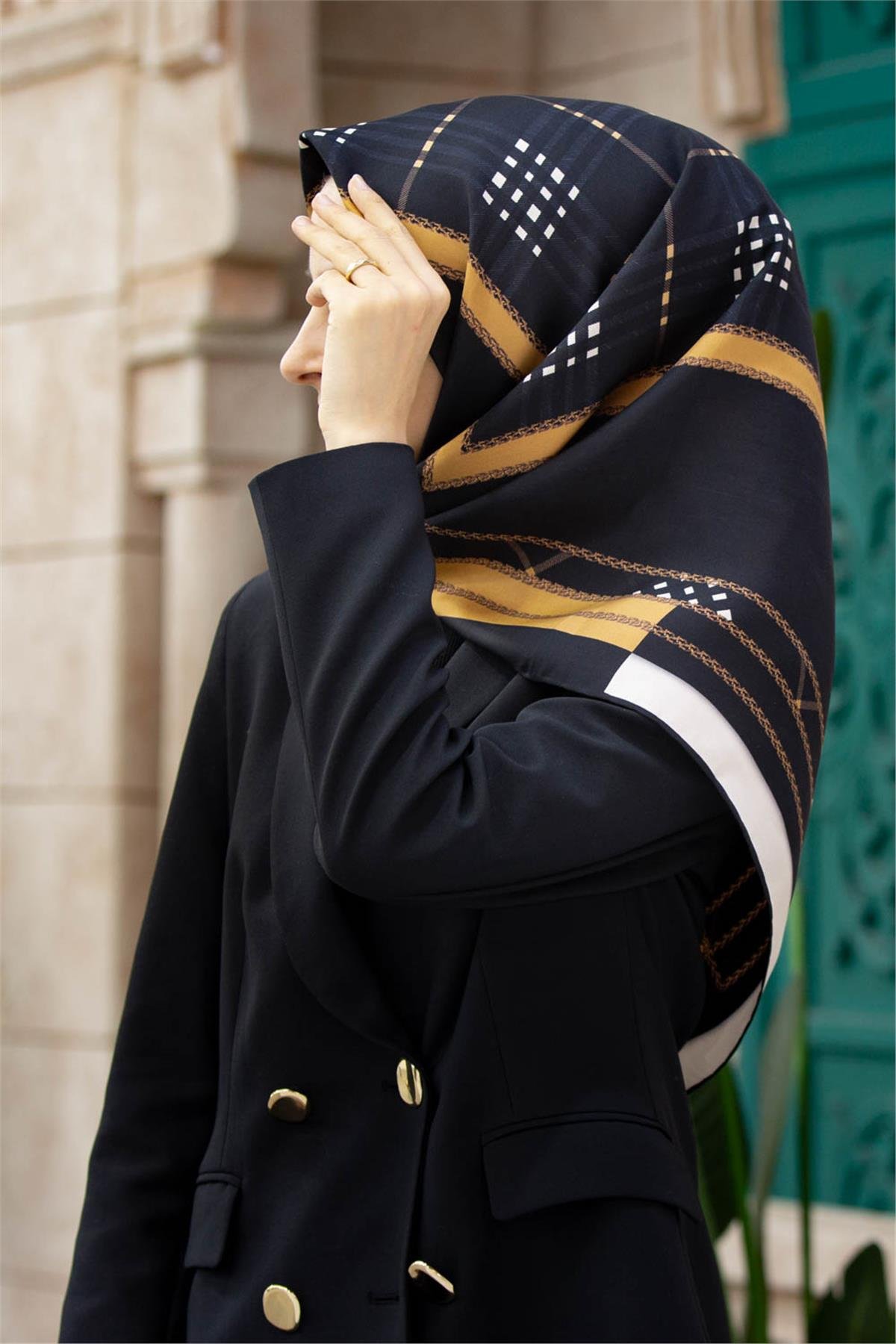 %100 Twill İpek Ekose Desenli Gold Renkli 90x90 Eşarp Dikim Şekli : El Dikişi