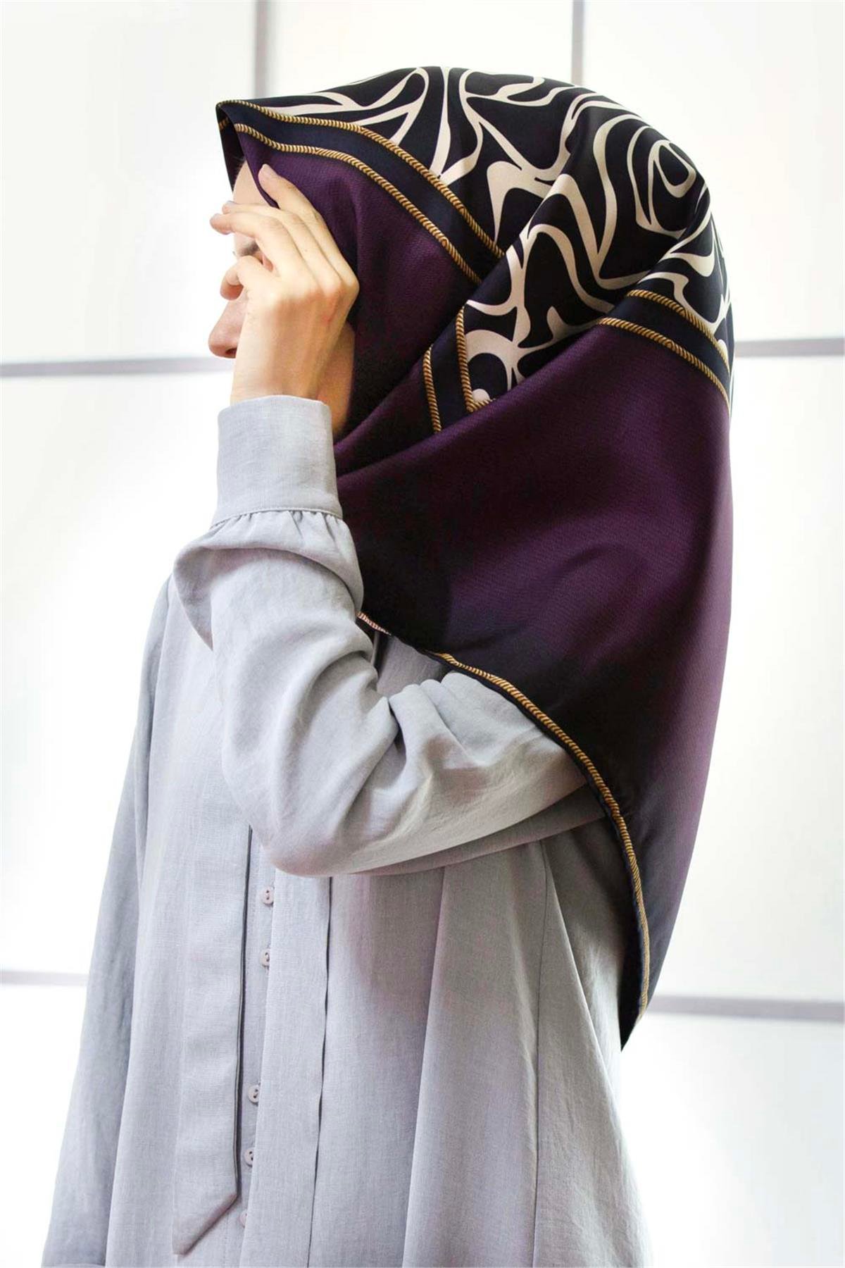 %100 Twill İpek Geometrik Desenli Lacivert - Bordo Renkli 90x90 Eşarp Dikim Şekli : El Dikişi