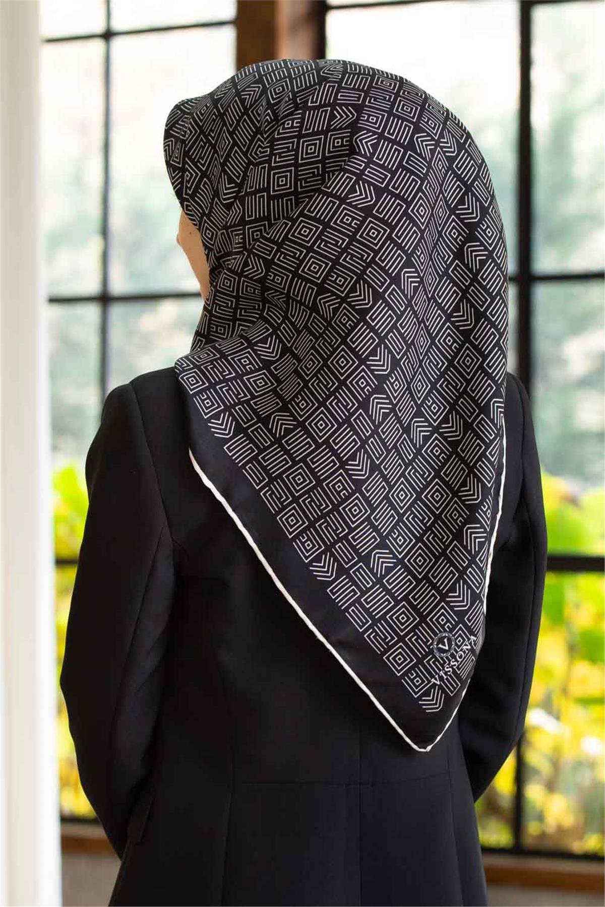 100% Twill İpek Etnik Motif Desenli Siyah - Krem Renkli 90x90 Dikim Şekli : El Dikişi Eşarp