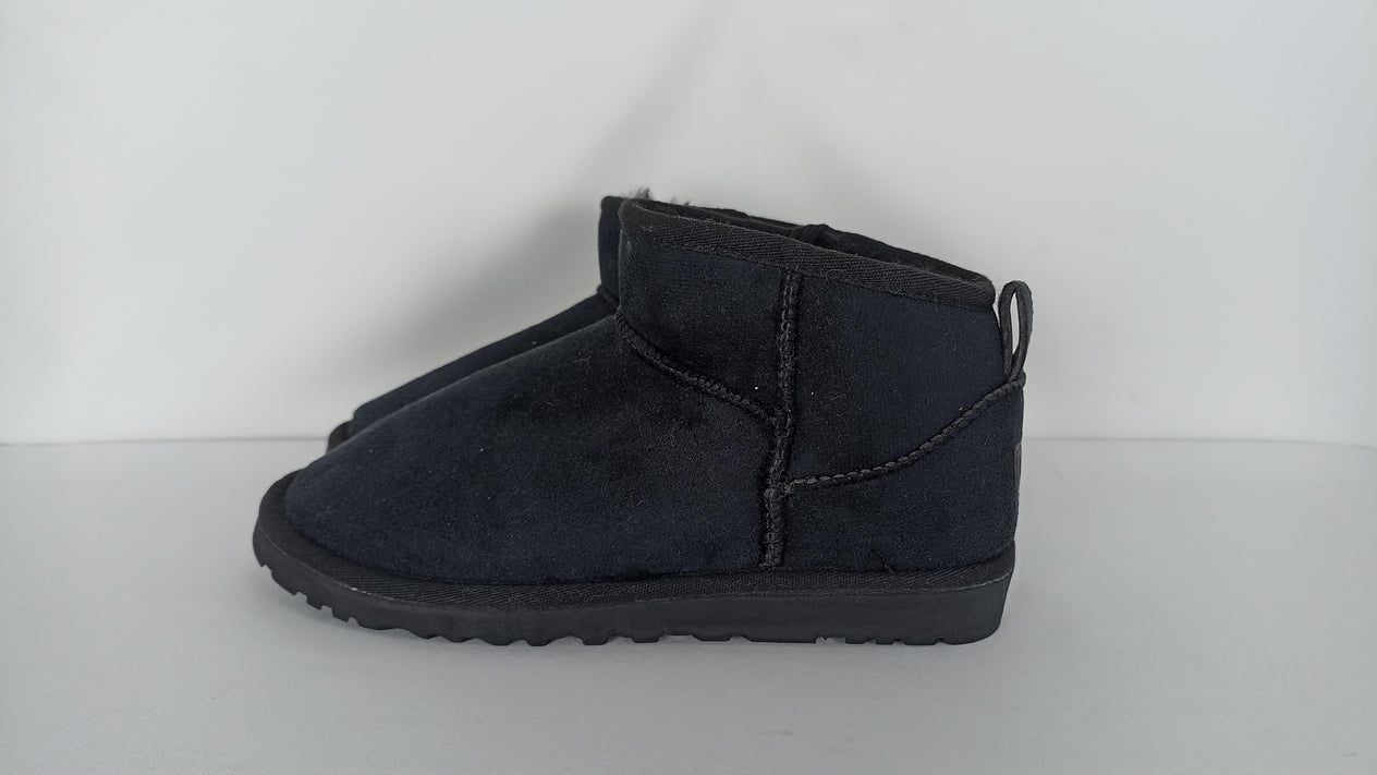 Siyah Ugg