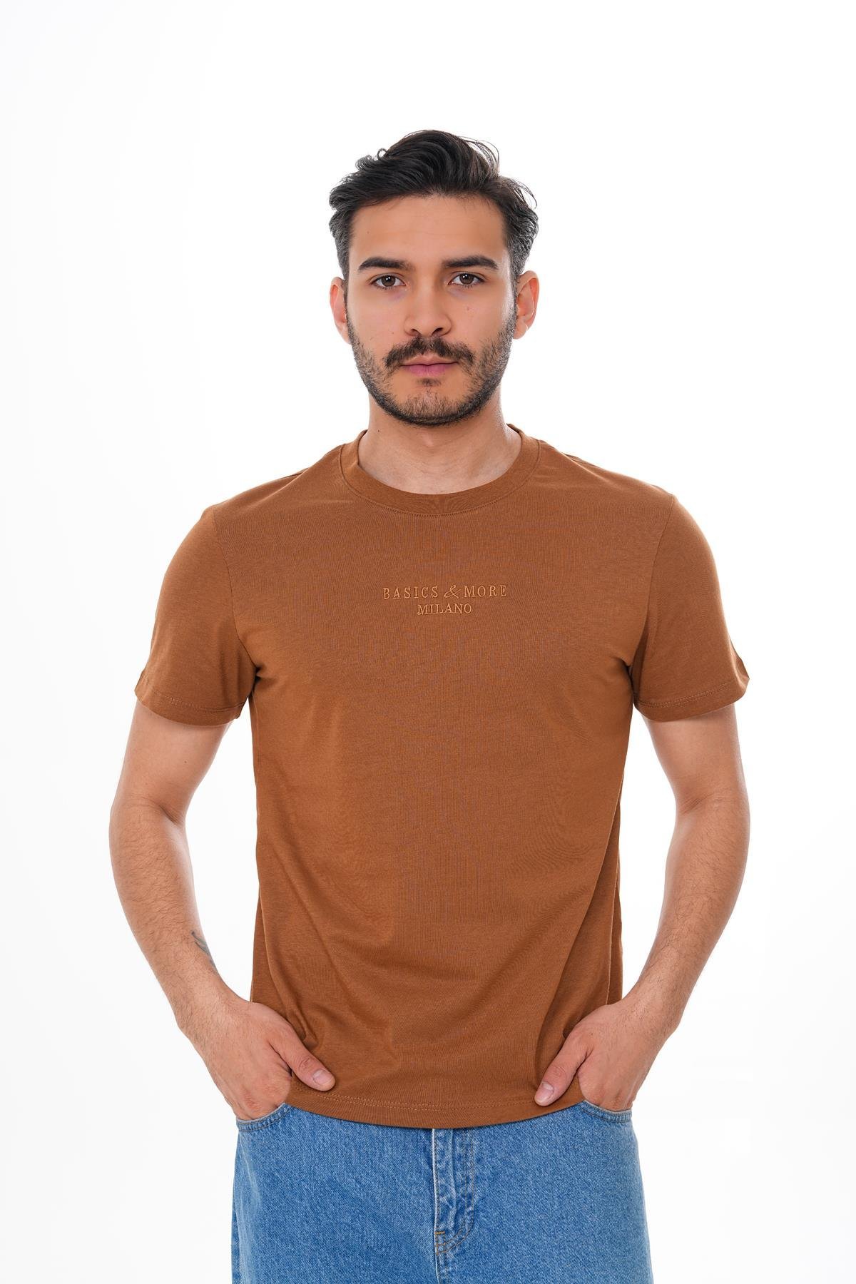 Basics&More Erkek %100 Pamuklu Nakışlı Kahverengi Bisiklet Yaka Tişört – Rahat ve Modern Tasarım 20802